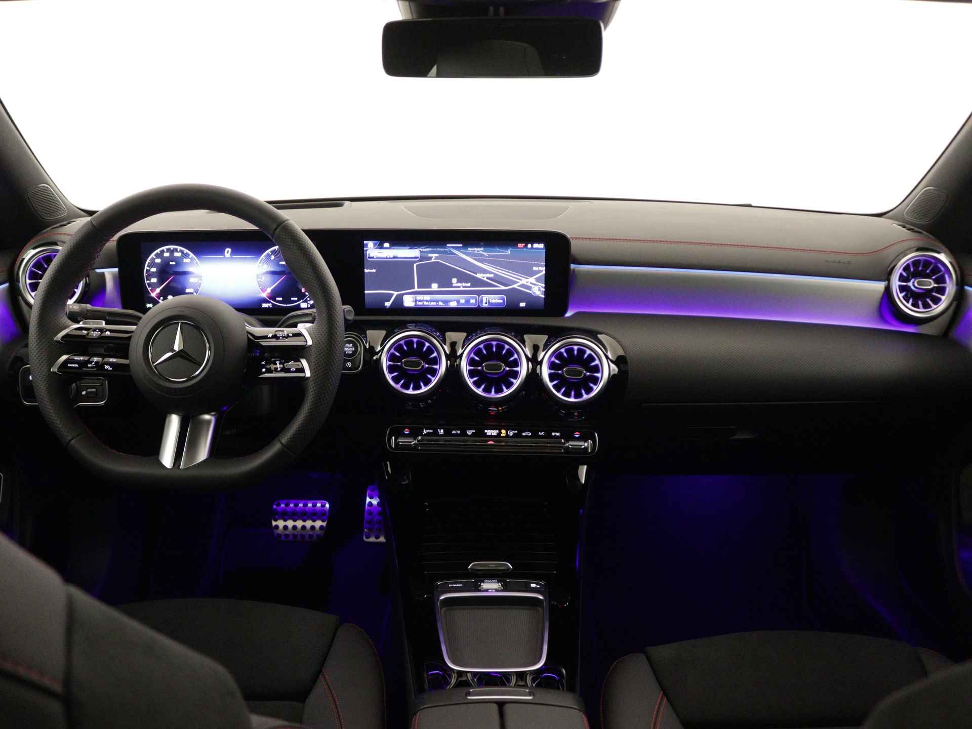 Mercedes-Benz CLA-Klasse 180 Star Edition Amg Line Plus | Nightpakket | Dodehoekassistent | Parkeerpakket met 360°-camera | Sfeerverlichting | USB pakket plus | KEYLESS GO-comfortpakket | Head-up display | MBUX Augmented reality voor navigatie | - 5/40