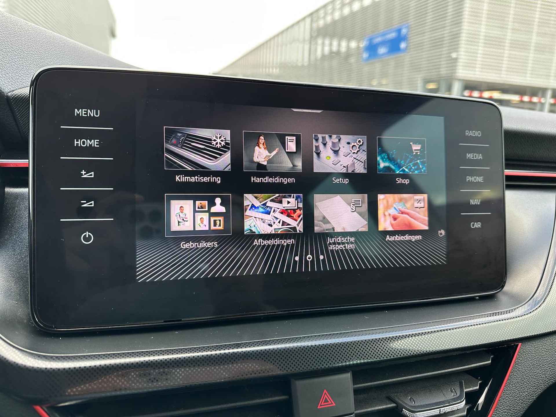 Škoda Kamiq 1.0 TSI Sport Business / Navigatie / Digitaal dashboard / Parkeersensoren achter - 20/31