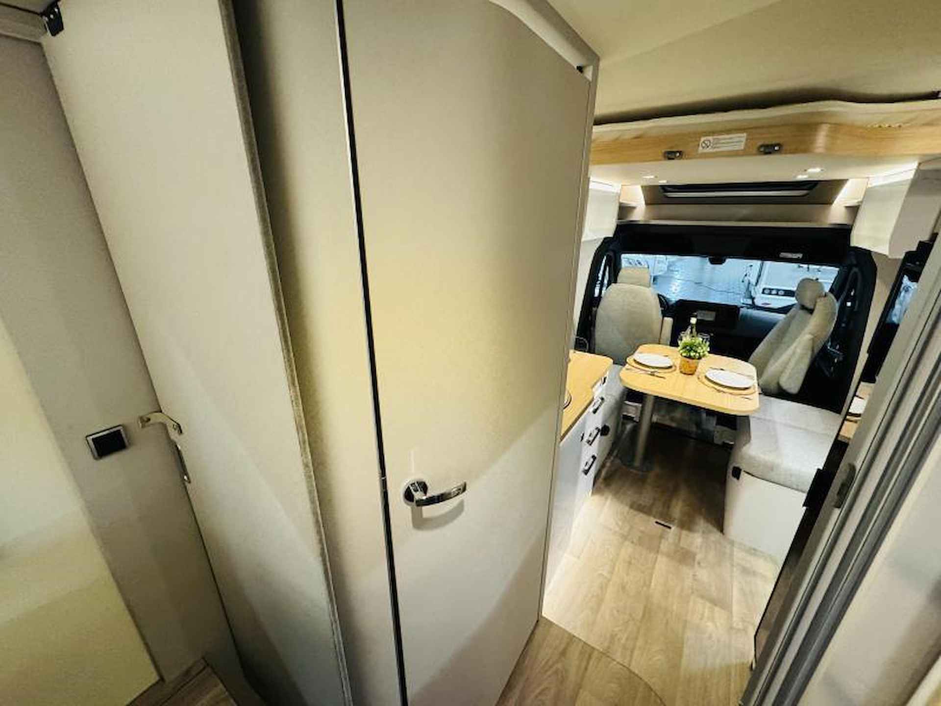 Hymer Tramp 695 S Automaat Face to Face - 19/24