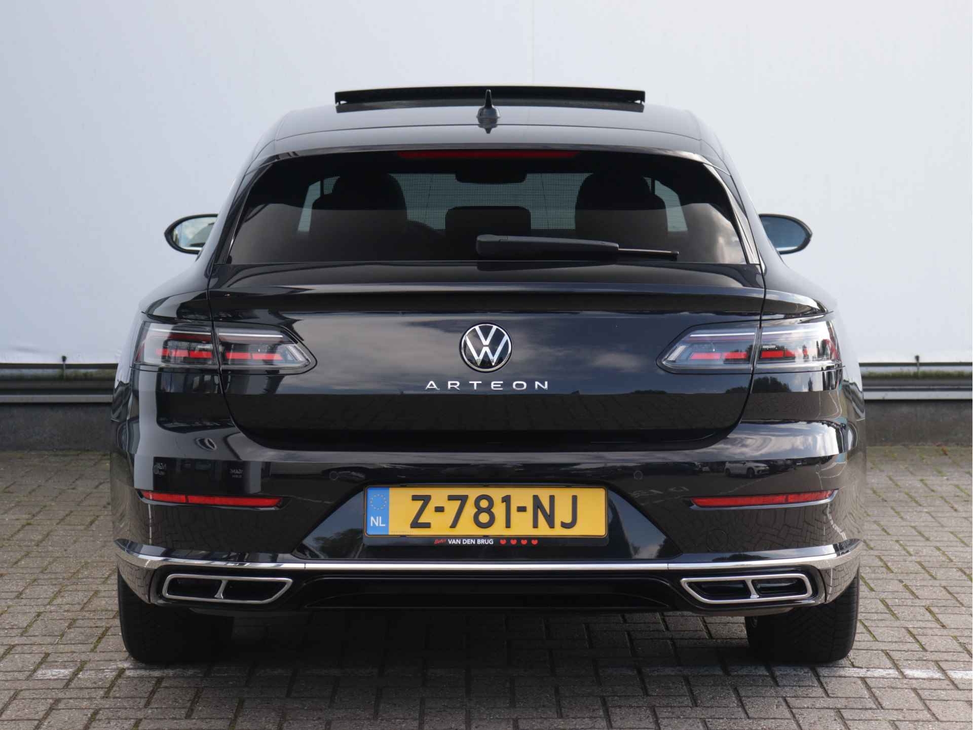 Volkswagen Arteon Shooting Brake 2.0 TSI R-Line 190pk Automaat | Panoramadak | Keyless | Sfeerverlichting | LED | Navigatie | Digitaal Dashboard | All-Season | - 6/66