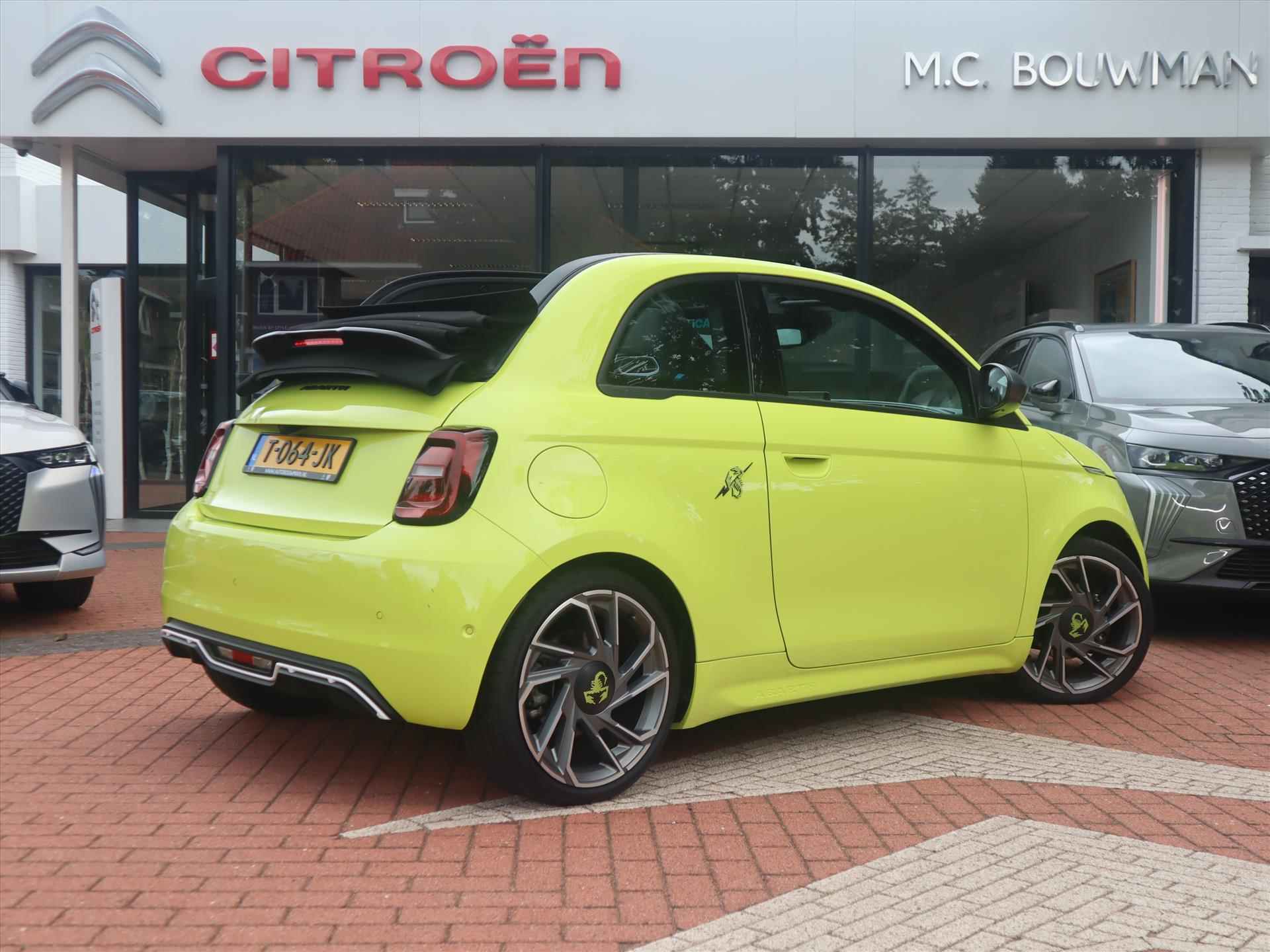 Abarth 500C Cabrio 42 kWh 155PK Turismo, Rijklaarprijs | 18 inch wielen | Camera | Navigatie | Apple Carplay | JBL Audio - 4/73