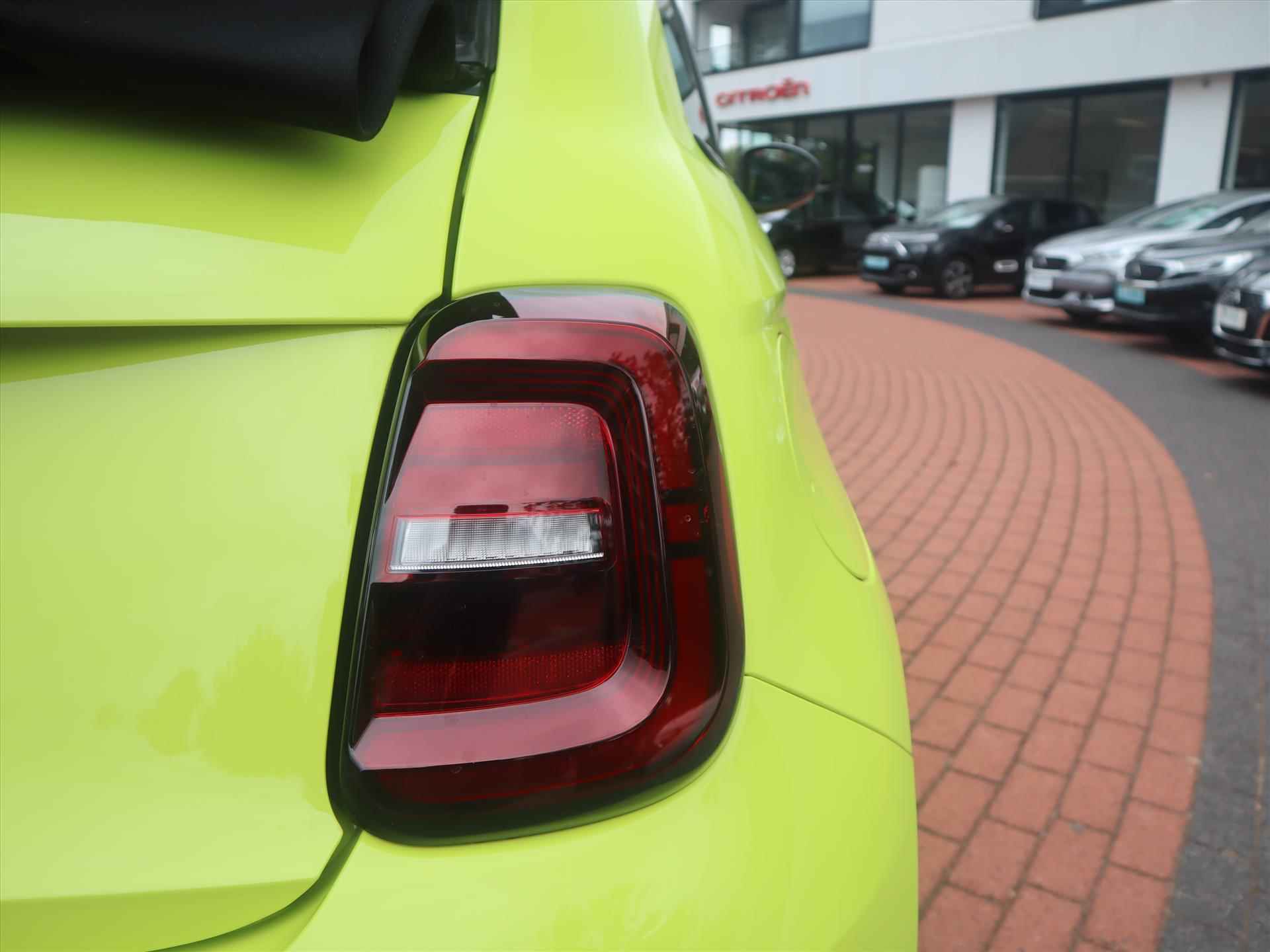 Abarth 500C Cabrio 42 kWh 155PK Turismo, Rijklaarprijs | 18 inch wielen | Camera | Navigatie | Apple Carplay | JBL Audio - 51/73