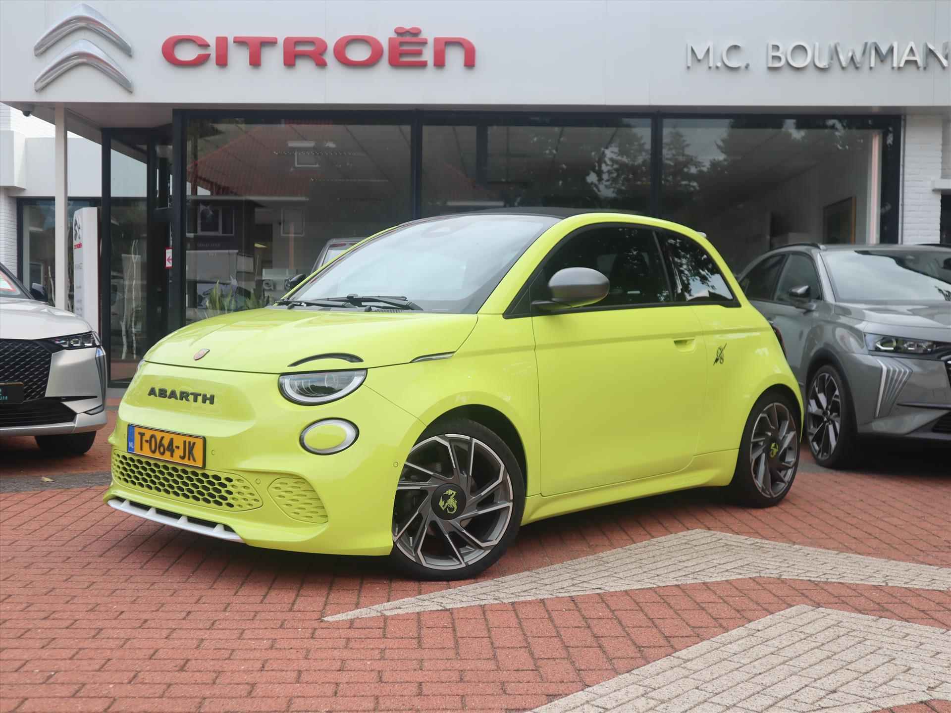 Abarth 500C Cabrio 42 kWh 155PK Turismo, Rijklaarprijs | 18 inch wielen | Camera | Navigatie | Apple Carplay | JBL Audio - 55/73