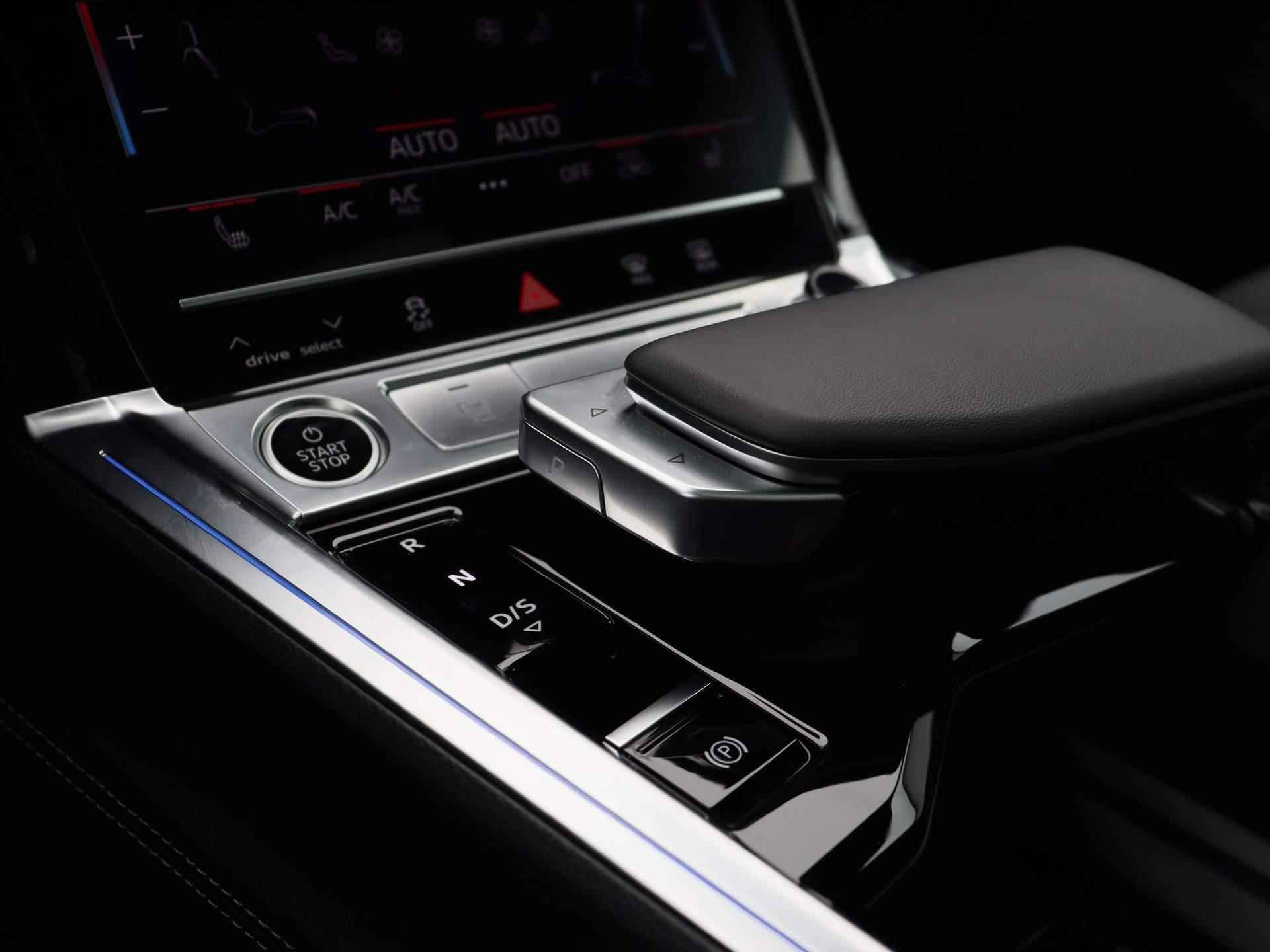 Audi Q8 e-tron 55 quattro S Edition 115 kWh 408 PK | S-line interieur | S-line exterieur | Automaat | Navigatie | Camera | Panoramadak | Lichtmetalen velgen | Demo | - 24/52