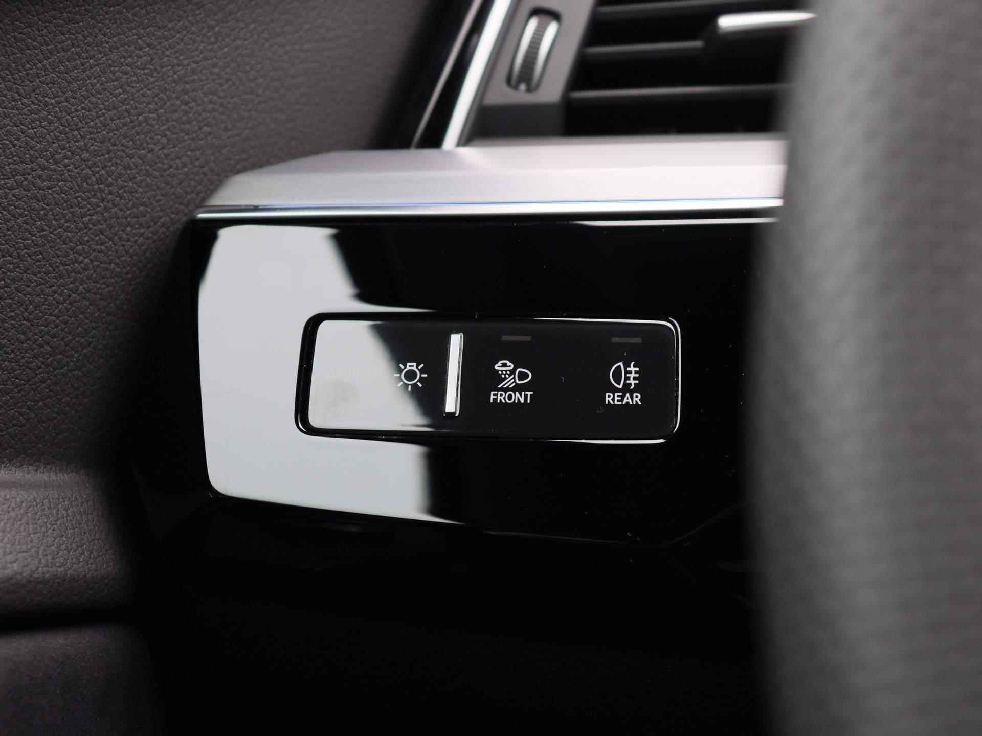 Audi Q8 e-tron 55 quattro S Edition 115 kWh 408 PK | S-line interieur | S-line exterieur | Automaat | Navigatie | Camera | Panoramadak | Lichtmetalen velgen | Demo | - 29/52