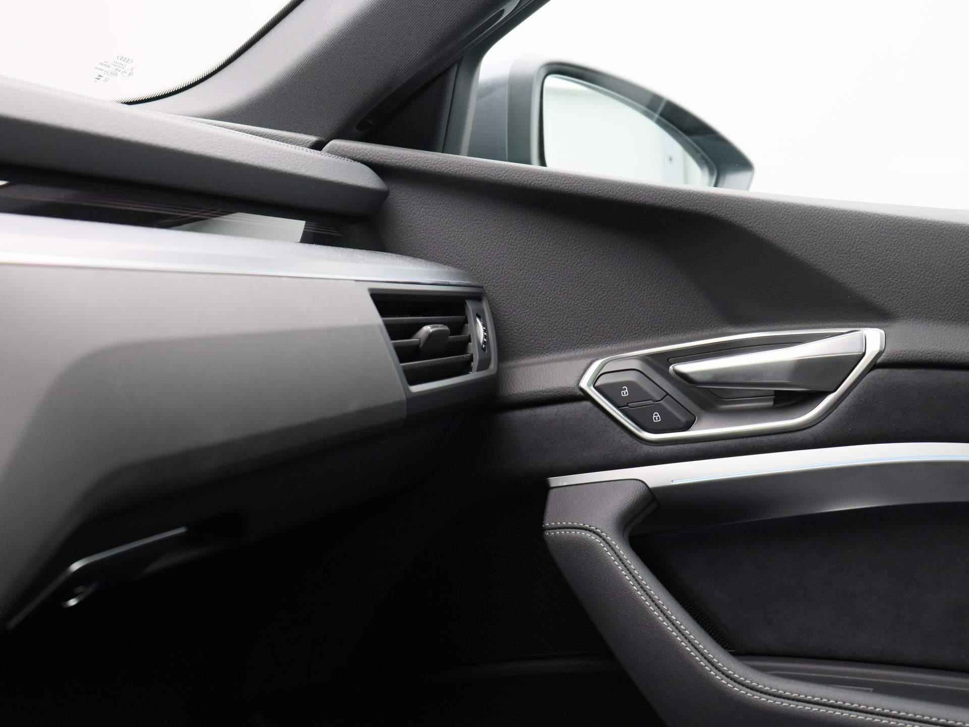 Audi Q8 e-tron 55 quattro S Edition 115 kWh 408 PK | S-line interieur | S-line exterieur | Automaat | Navigatie | Camera | Panoramadak | Lichtmetalen velgen | Demo | - 31/52