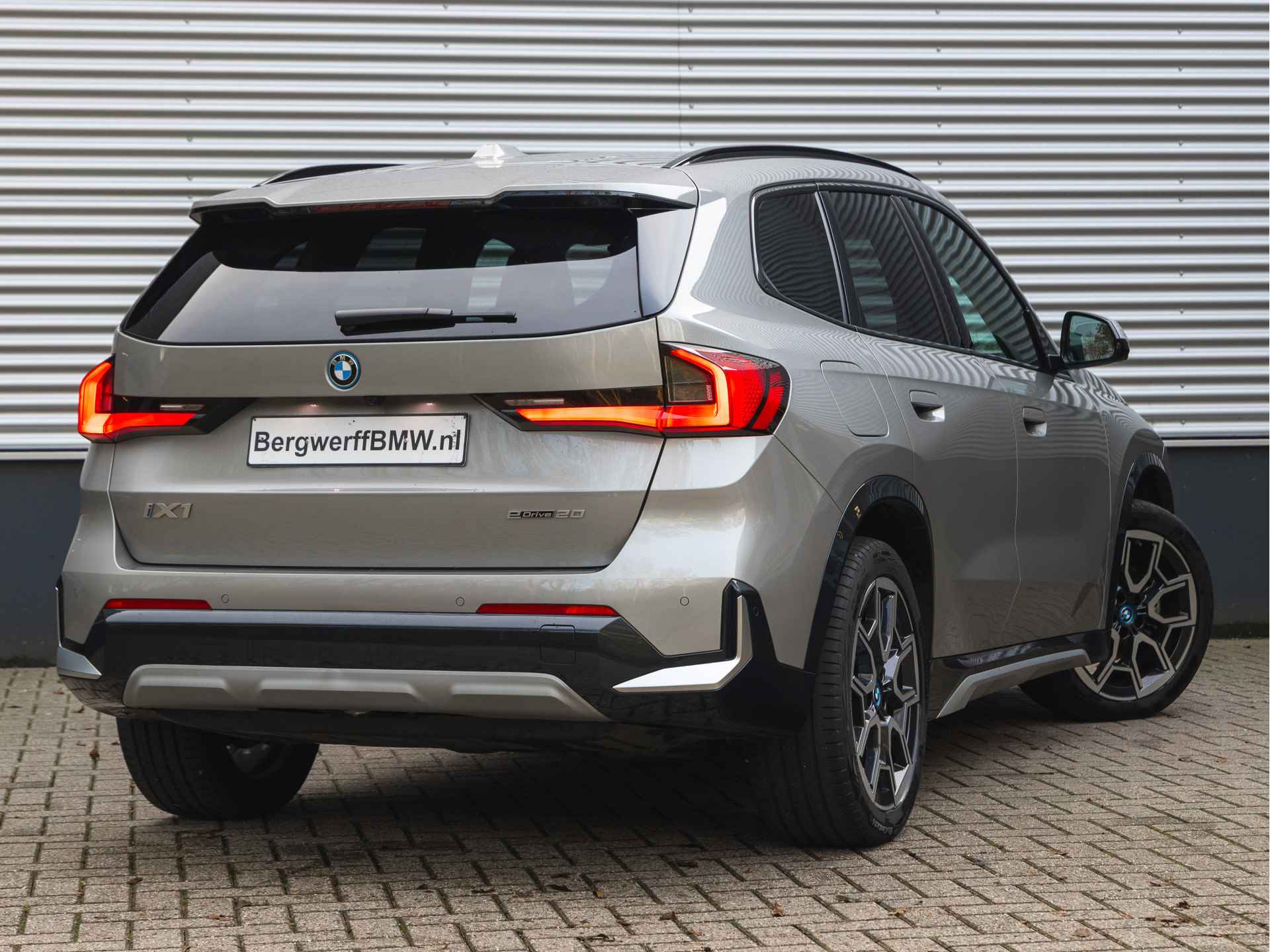 BMW iX1 eDrive20 xLine - Trekhaak - Driving + Parking Ass Plus - Head-Up - Adaptive LED - 3/39