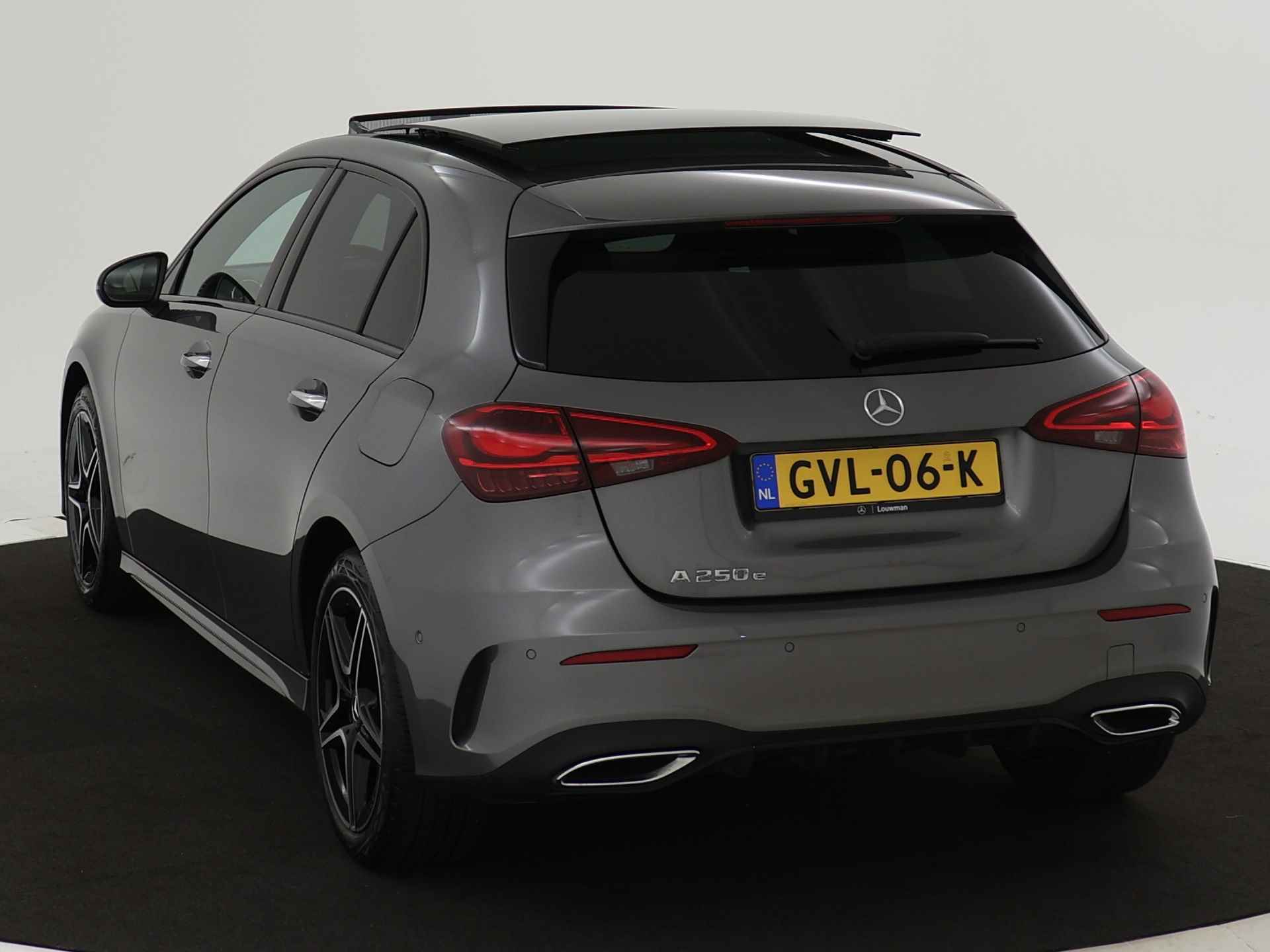 Mercedes-Benz A-Klasse 250 e AMG Face Lift Plug-In Hybride | Panorama Schuif-Kanteldak | AMG Styling | Night Pakket | Sfeerverlichting | Inclusief 24 maanden MB Certified garantie voor Europa. - 16/46