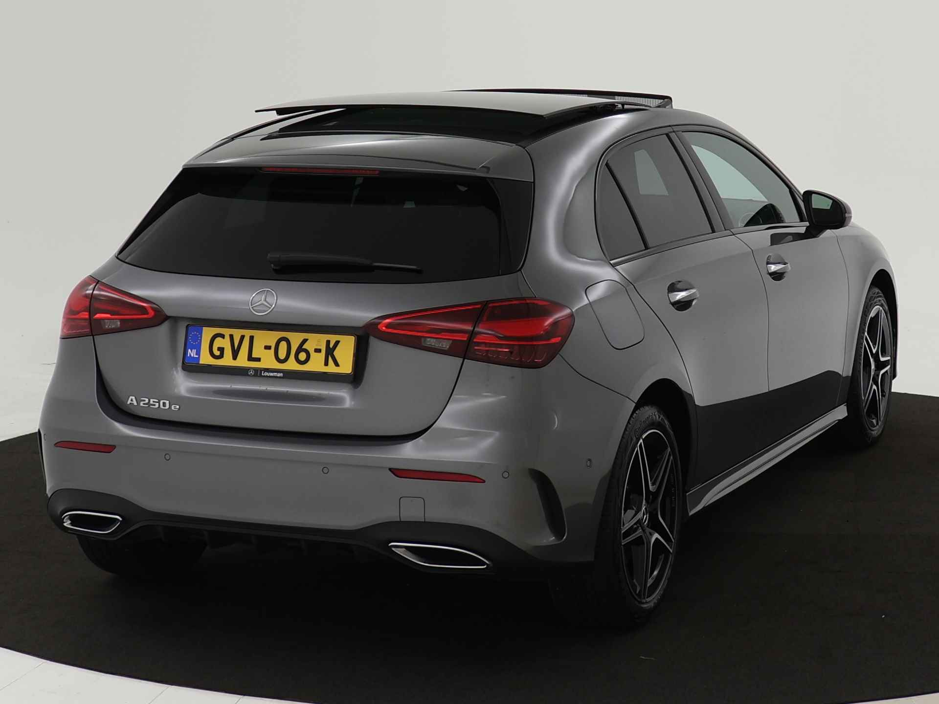 Mercedes-Benz A-Klasse 250 e AMG Face Lift Plug-In Hybride | Panorama Schuif-Kanteldak | AMG Styling | Night Pakket | Sfeerverlichting | Inclusief 24 maanden MB Certified garantie voor Europa. - 17/46