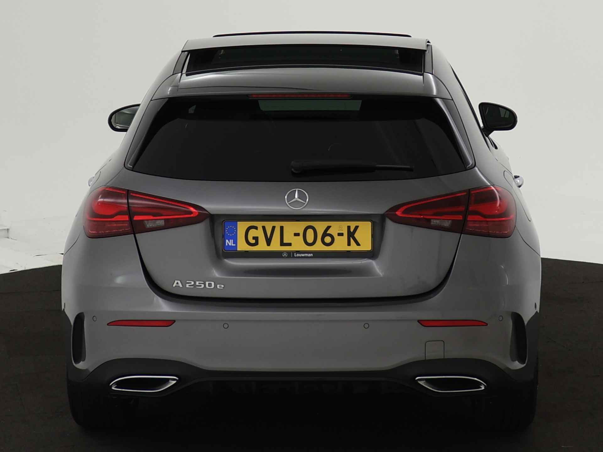 Mercedes-Benz A-Klasse 250 e AMG Face Lift Plug-In Hybride | Panorama Schuif-Kanteldak | AMG Styling | Night Pakket | Sfeerverlichting | Inclusief 24 maanden MB Certified garantie voor Europa. - 29/46