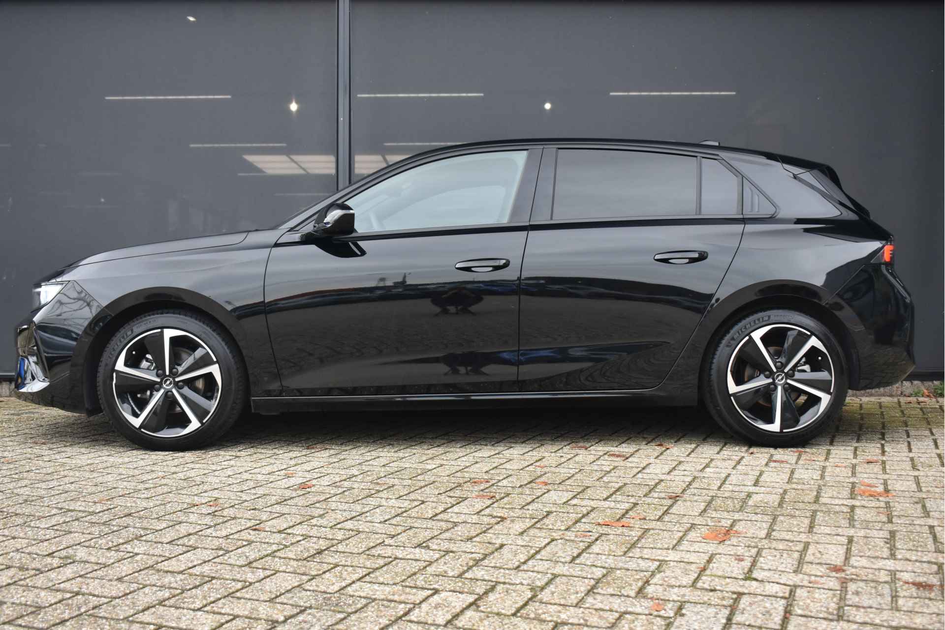 Opel Astra 1.2 Turbo GS 130pk Automaat | Navigatie | Achteruitrijcamera | Stoel/Stuurverwarming | Draadloze Apple Carplay/ Android Auto | A - 4/47