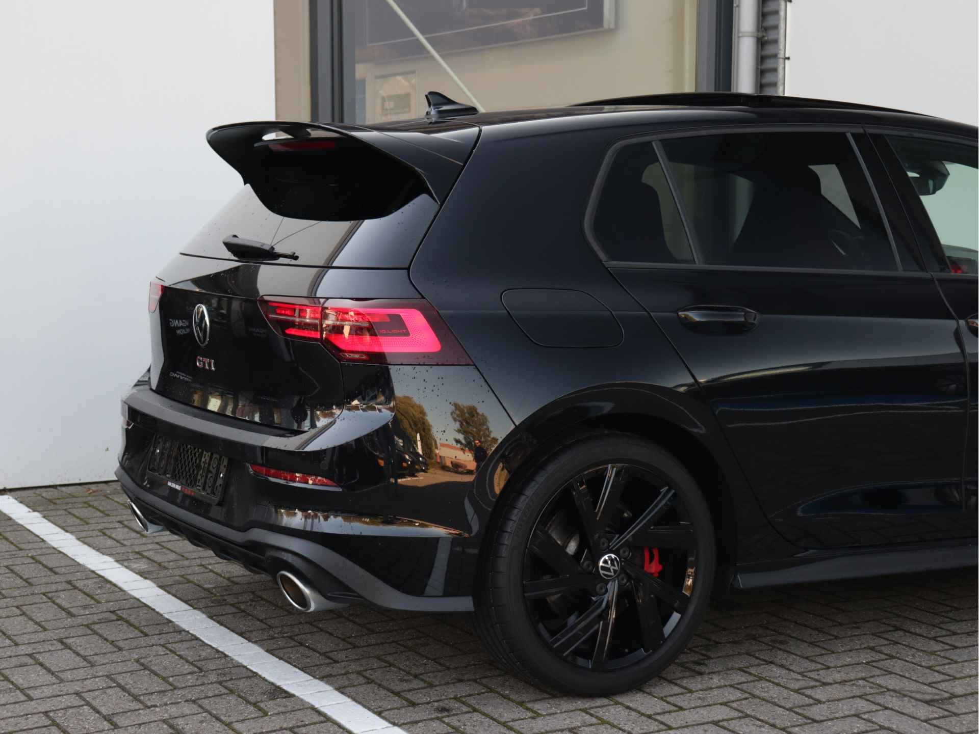 Volkswagen Golf 2.0 TSI GTI Clubsport | Panorama dak | Matrix LED | Achteruitrijcamera | Stoelverwarming | Black style | - 61/67