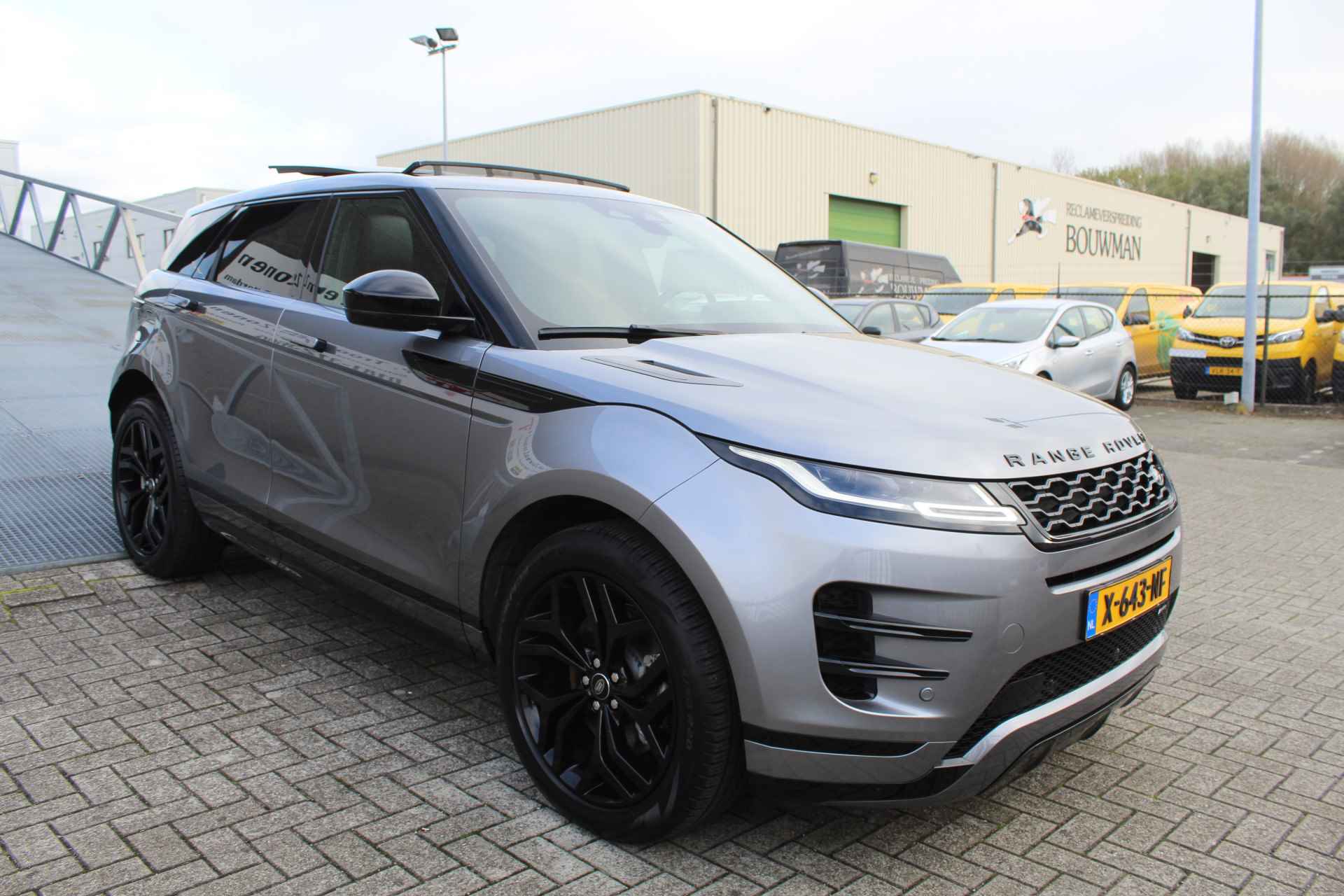 Land Rover Range Rover Evoque 1.5 P300e AWD R-Dynamic SE Automaat Panoramadak/Cruise Control Adaptief/Lane Assist/Leder Bekleding/Meridian Audio/Navigatie/Ach - 8/29