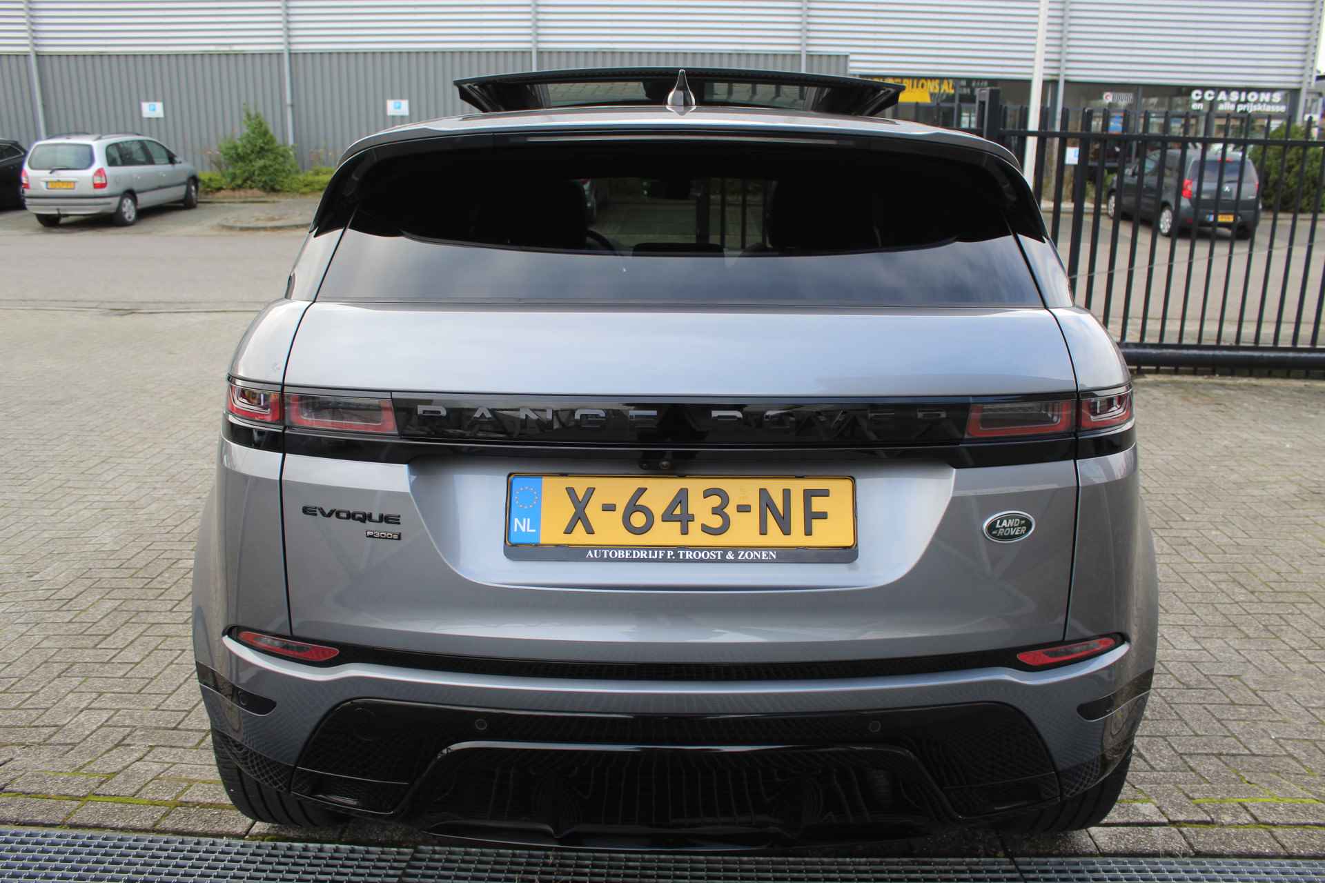 Land Rover Range Rover Evoque 1.5 P300e AWD R-Dynamic SE Automaat Panoramadak/Cruise Control Adaptief/Lane Assist/Leder Bekleding/Meridian Audio/Navigatie/Ach - 12/29