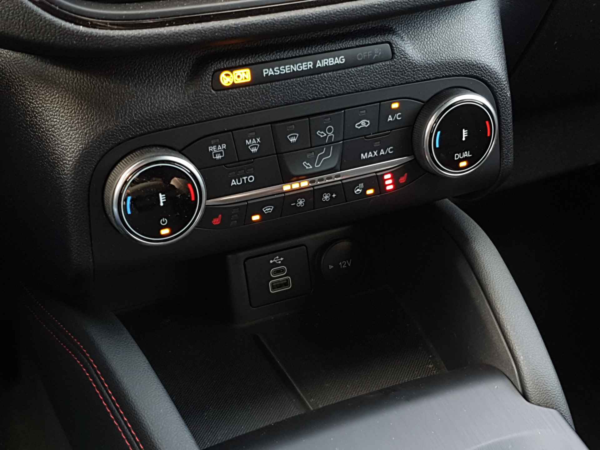 Ford Kuga 2.5 PHEV ST-Line | Winter Pakket | NL-Auto | 19 inch! | Apple Carplay/Android Auto - 35/42