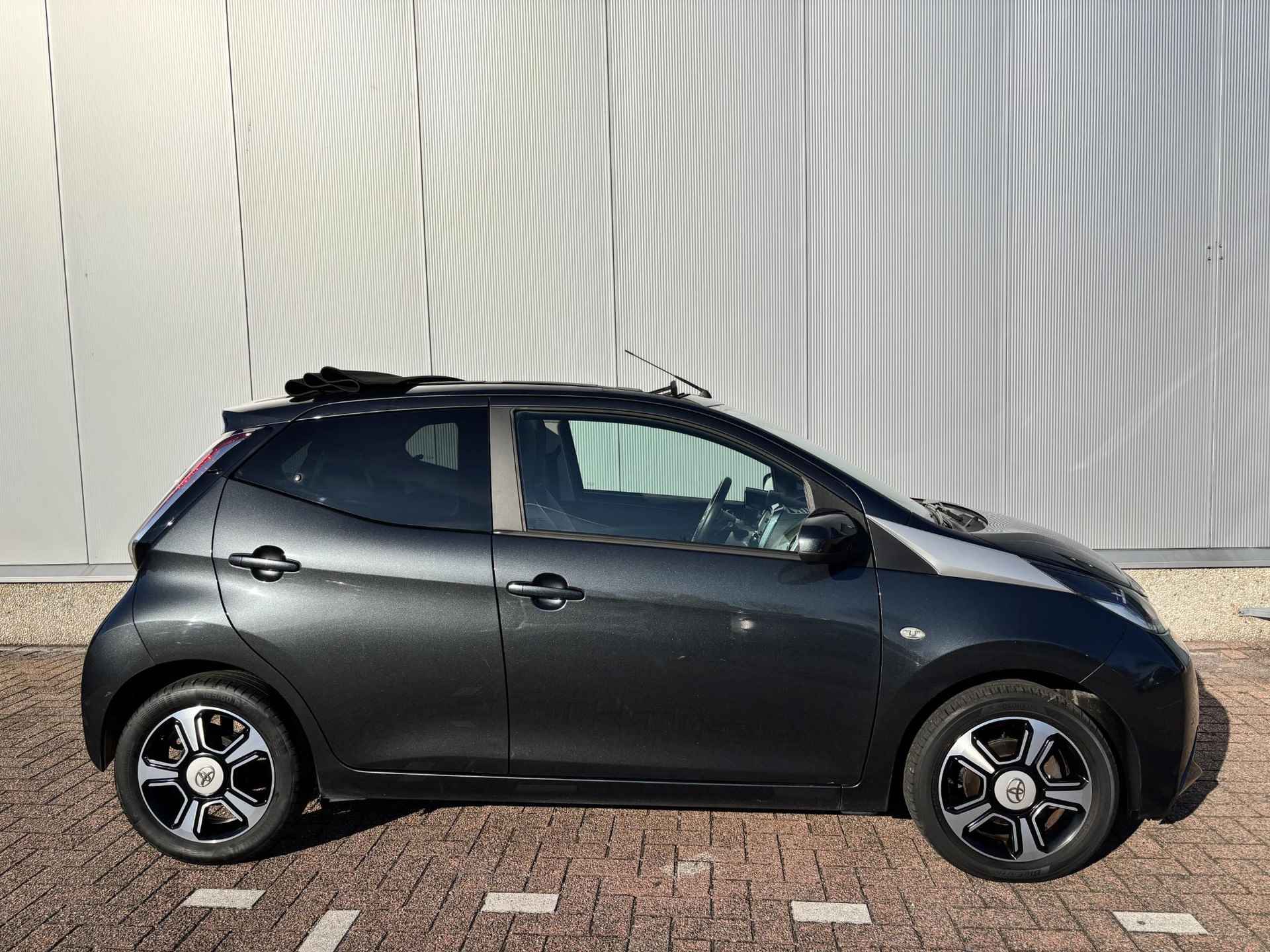 Toyota Aygo 1.0 VVT-i x-clusiv Cabrio, Climaatbeheersing, LM velgen - 31/34