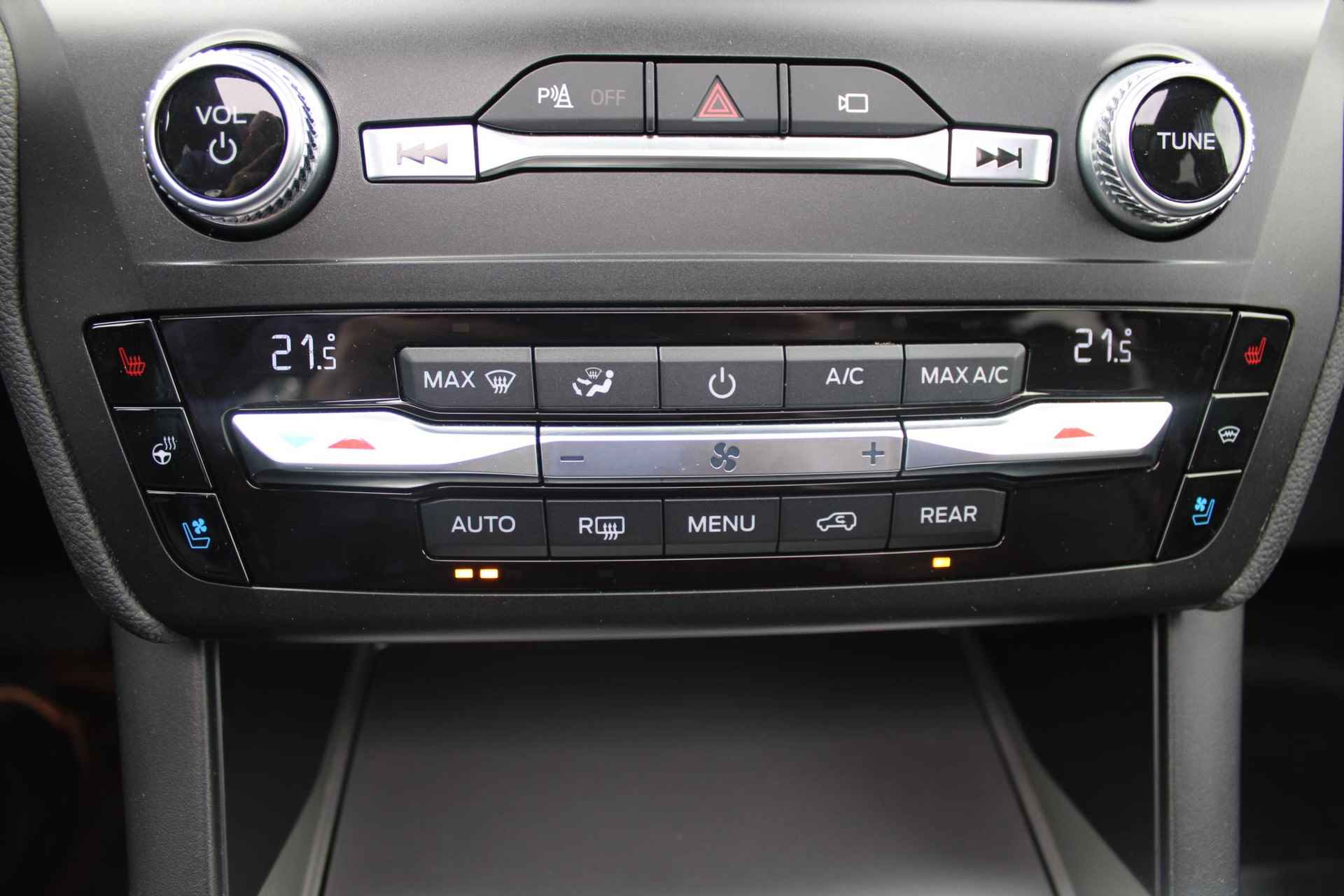 Ford Explorer ST-Line Navigatie *  Climate control * Electrisch verstelbare stoelen * Schuif-kanteldak * Parkeersensoren V&A en camera * 2500kg trekgewicht! * B&O audio * - 25/39