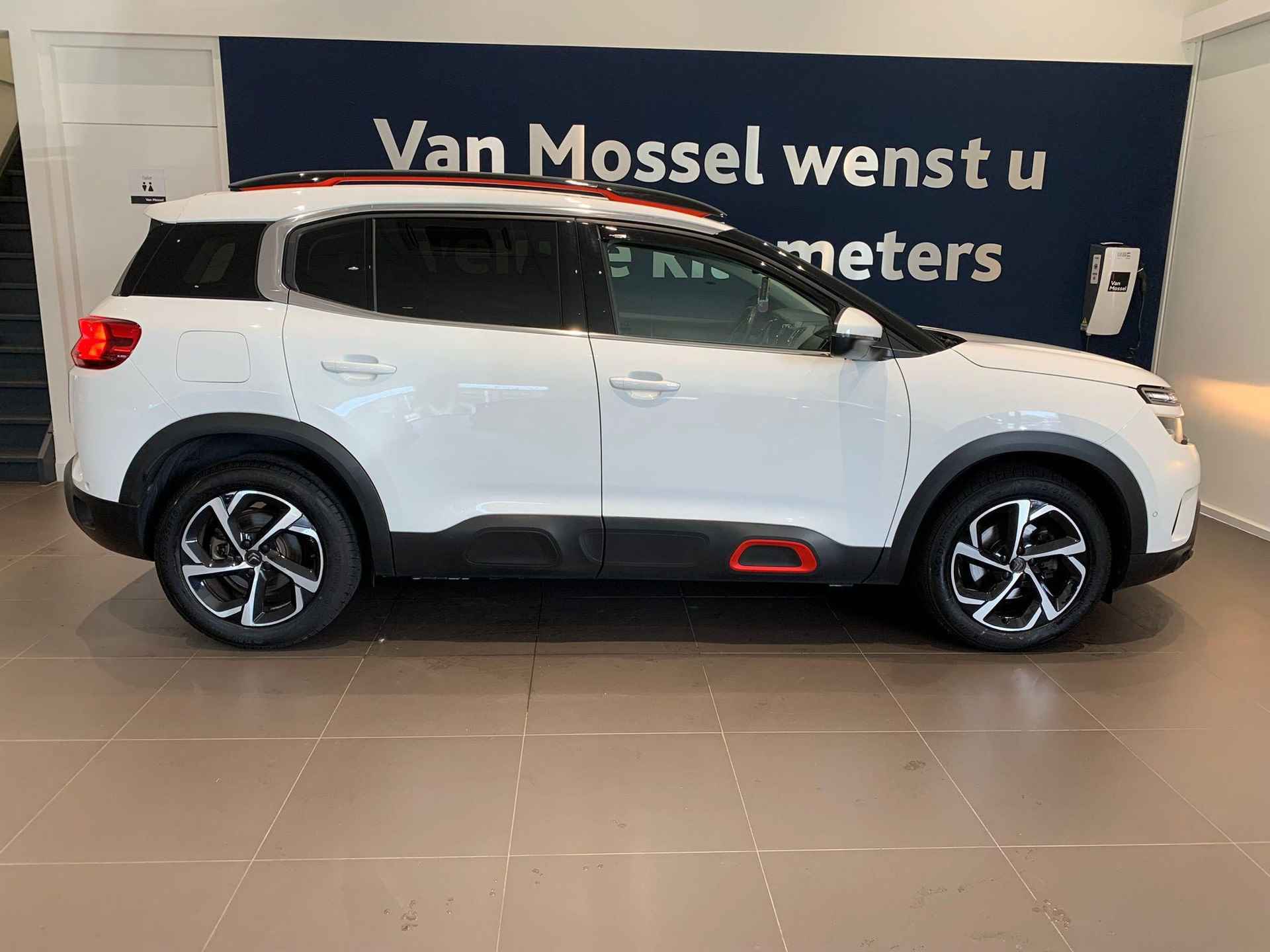 Citroen C5 Aircross 1.6 PureTech Feel | Automaat | Navigatie | Camera - 4/26