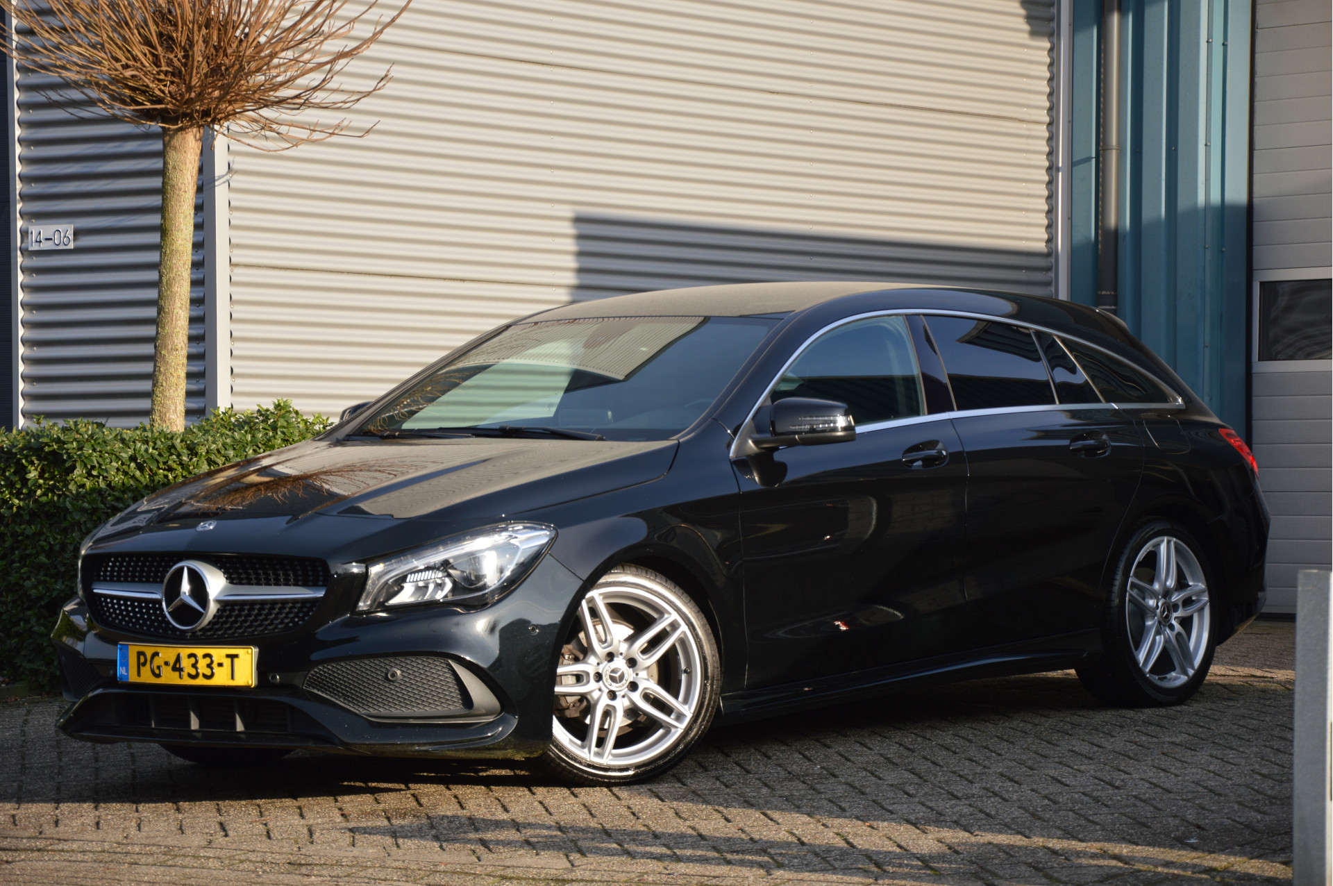 Mercedes-Benz CLA-Klasse Shooting Brake 180 Business Solution AMG | AUTOMAAT | NAVI | CAMERA | LED | PDC | bij viaBOVAG.nl