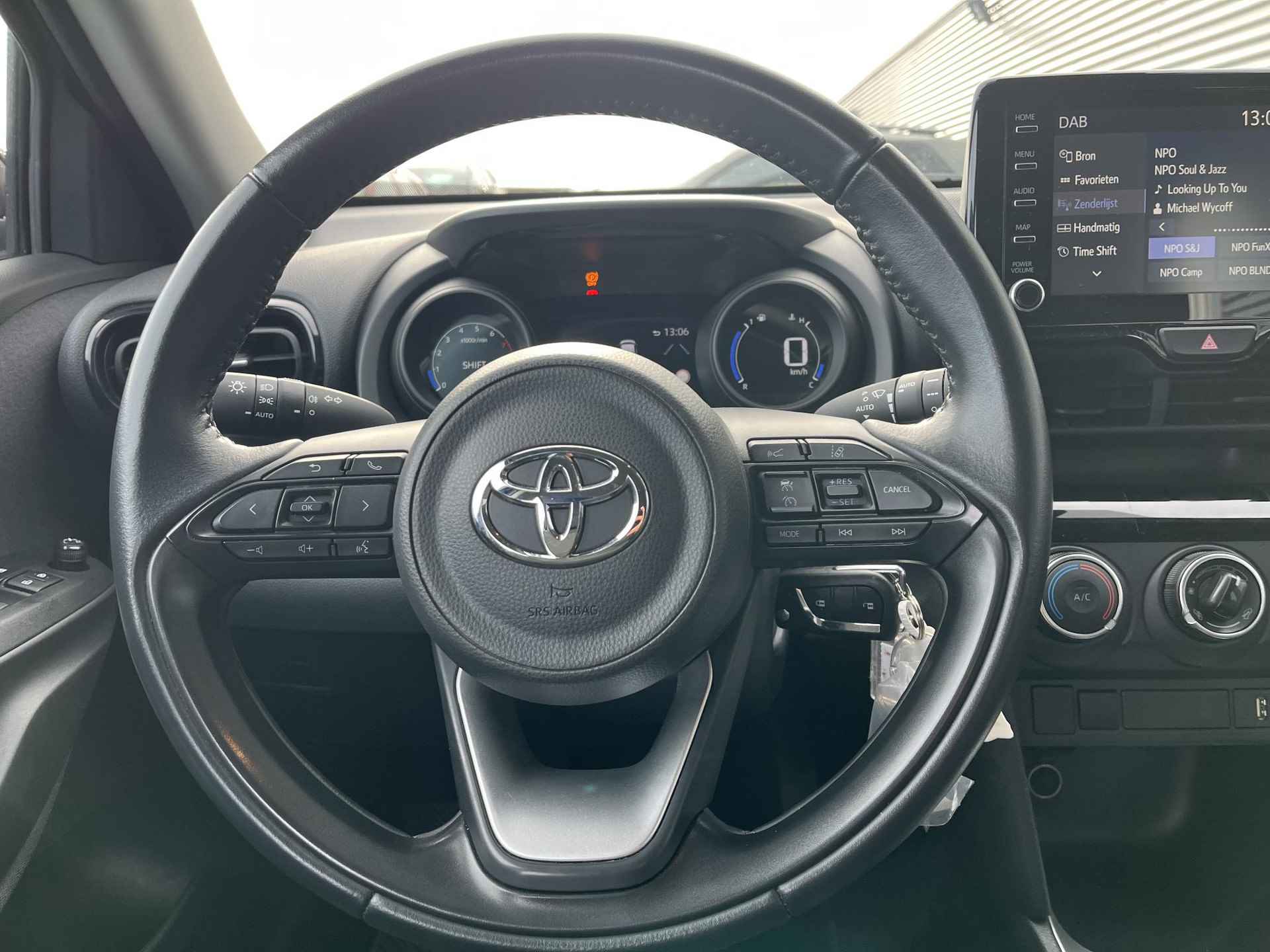 Toyota Yaris Cross 1.5 VVT-I Active Incl: AppleCarplay / AndroidAuto, Metallic Lak, Airco, LM velgen, ParkeerhulpCamera, Trekhaak. - 24/47