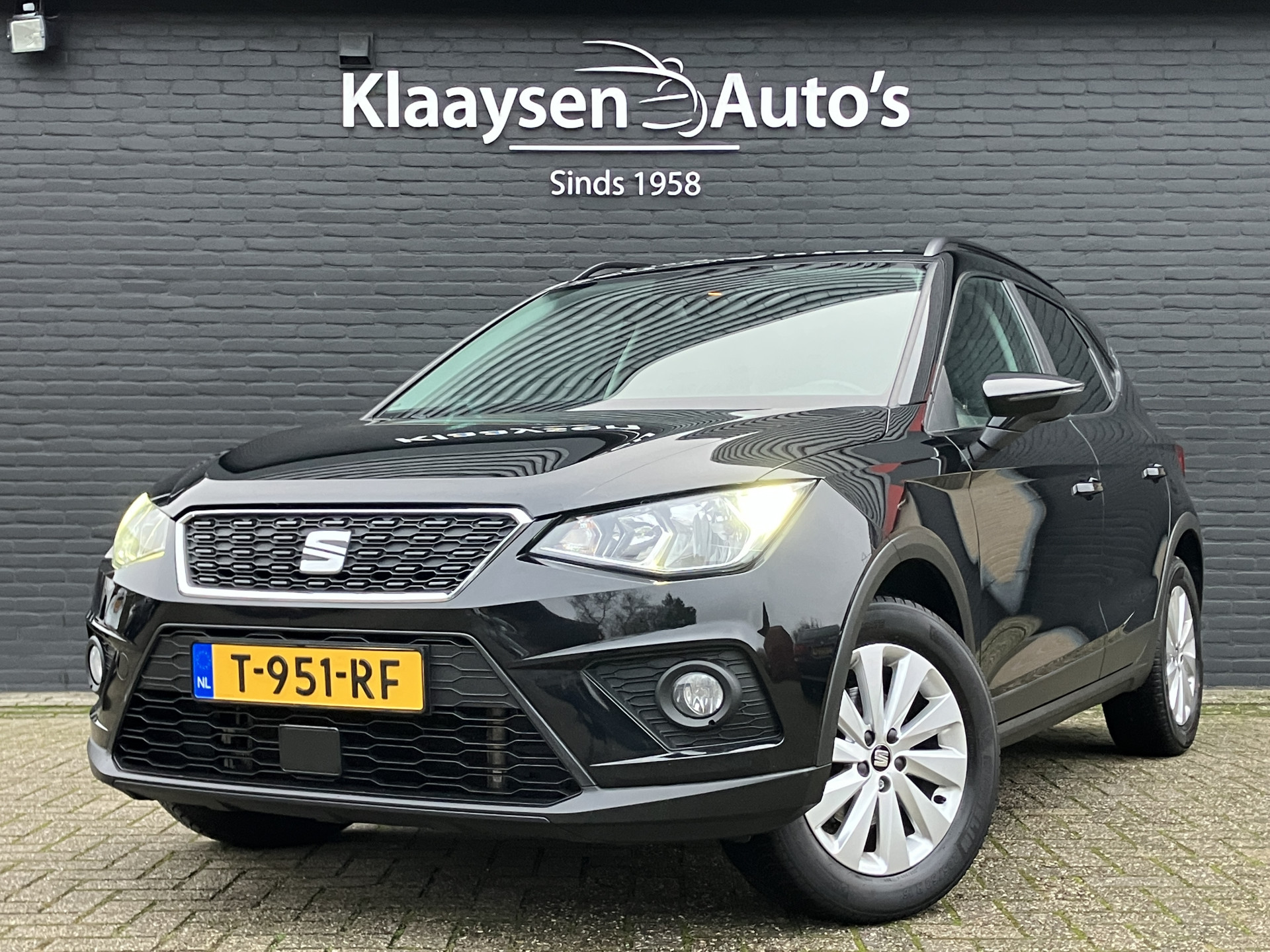 SEAT Arona 1.0 TSI Style Business Intense AUT. | dealer onderhouden | navigatie | cruise control | apple carplay | parkeersensor