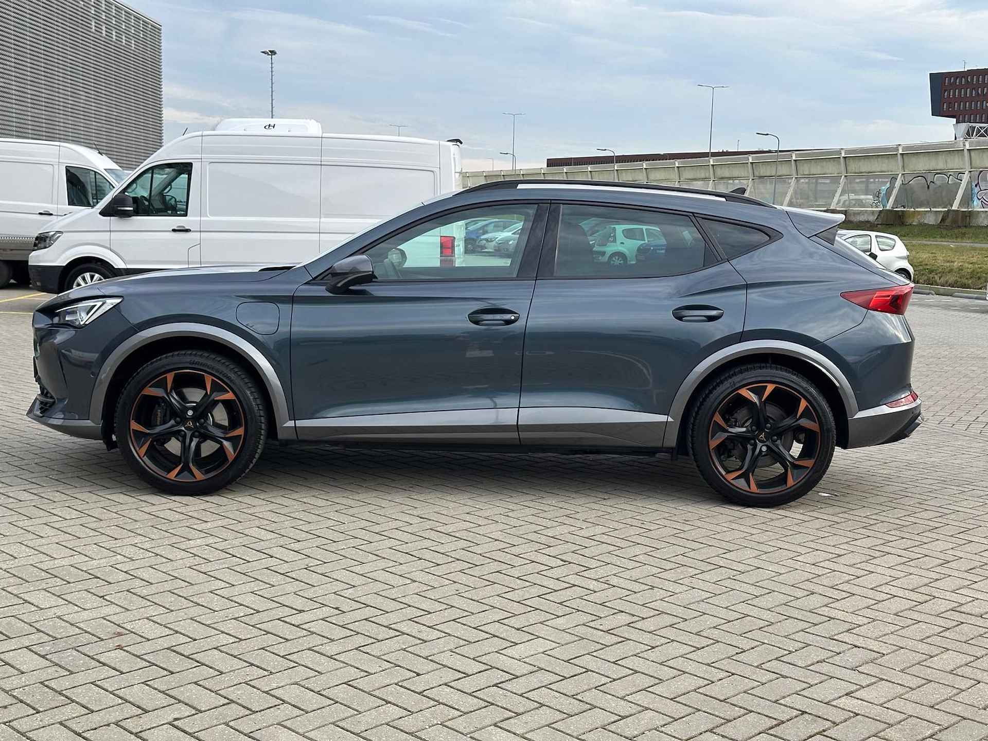 CUPRA Formentor 1.4 e-Hybrid 245PK VZ Performance / Digitale Cockpit / Achteruitrijcamera / Stuur + Stoelverwarming / Dodehoek Sensor / Keyless Entry-Start / Full-LED p4 - 4/30