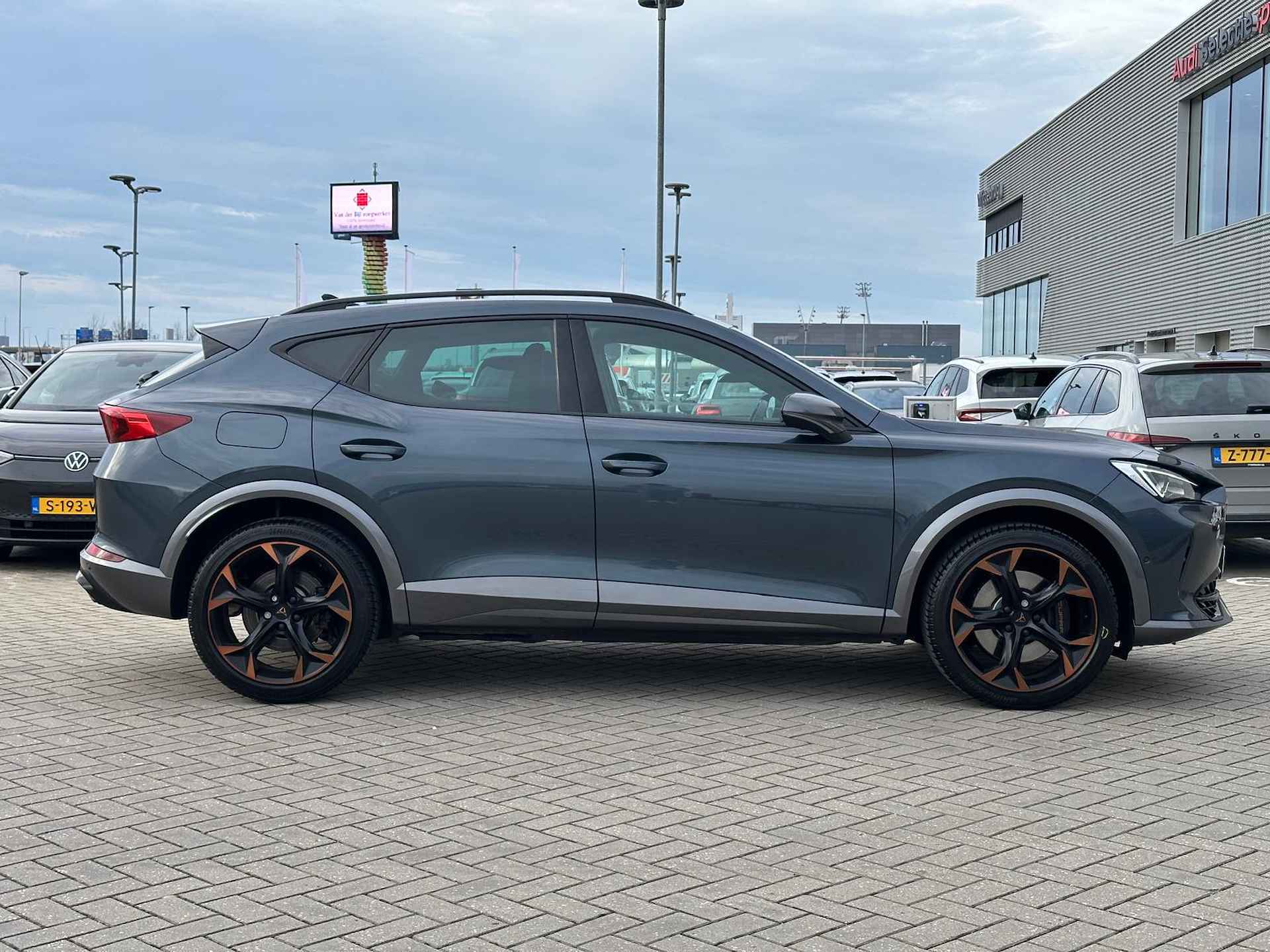 CUPRA Formentor 1.4 e-Hybrid 245PK VZ Performance / Digitale Cockpit / Achteruitrijcamera / Stuur + Stoelverwarming / Dodehoek Sensor / Keyless Entry-Start / Full-LED p4 - 8/30