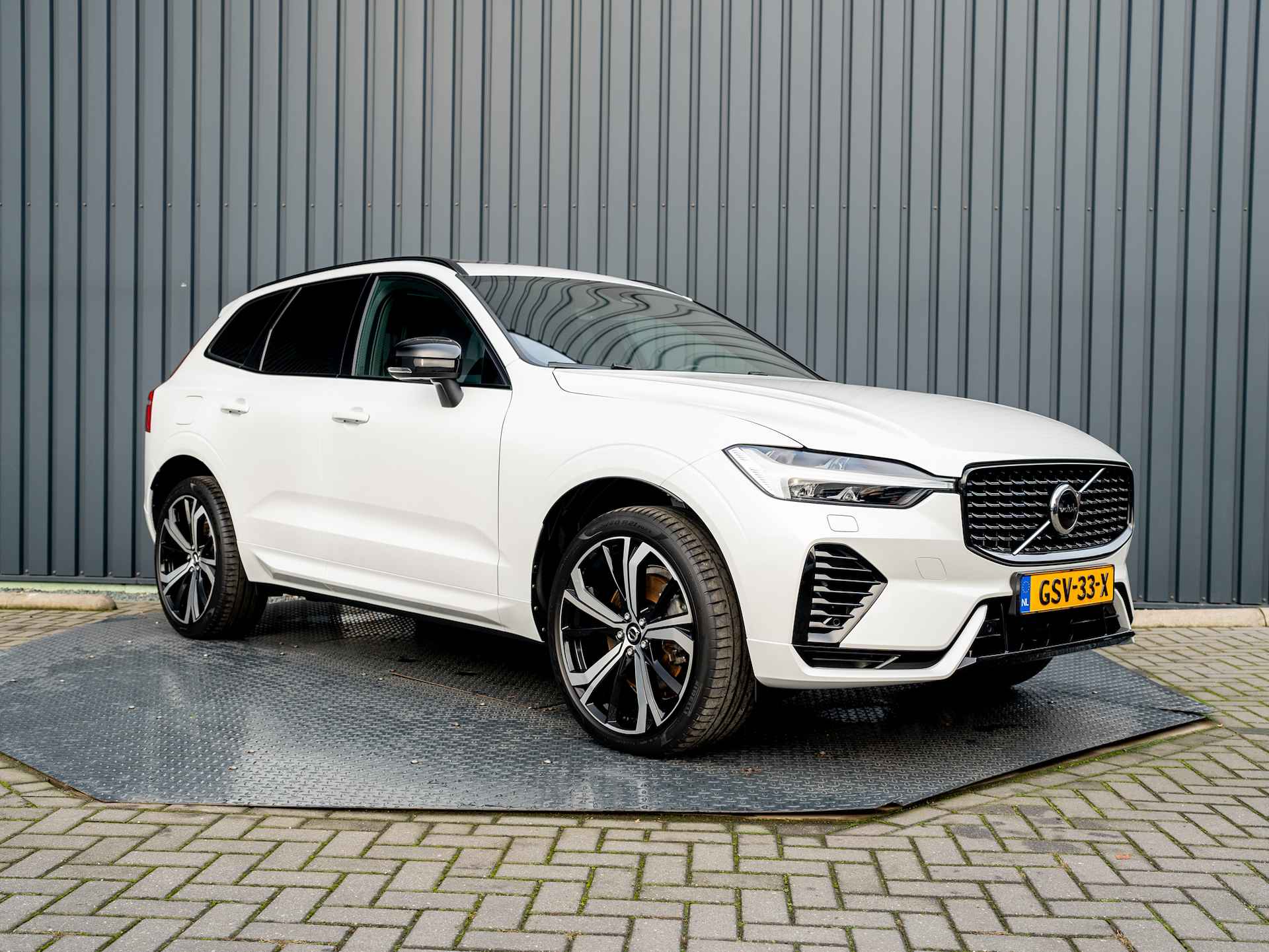 Volvo XC60 2.0 Recharge T6 AWD Plus Dark LongRange | Harman/Kardon | Trekhaak wegkl. | Panodak | HeadUp | Prijs Rijklaar!! - 24/51