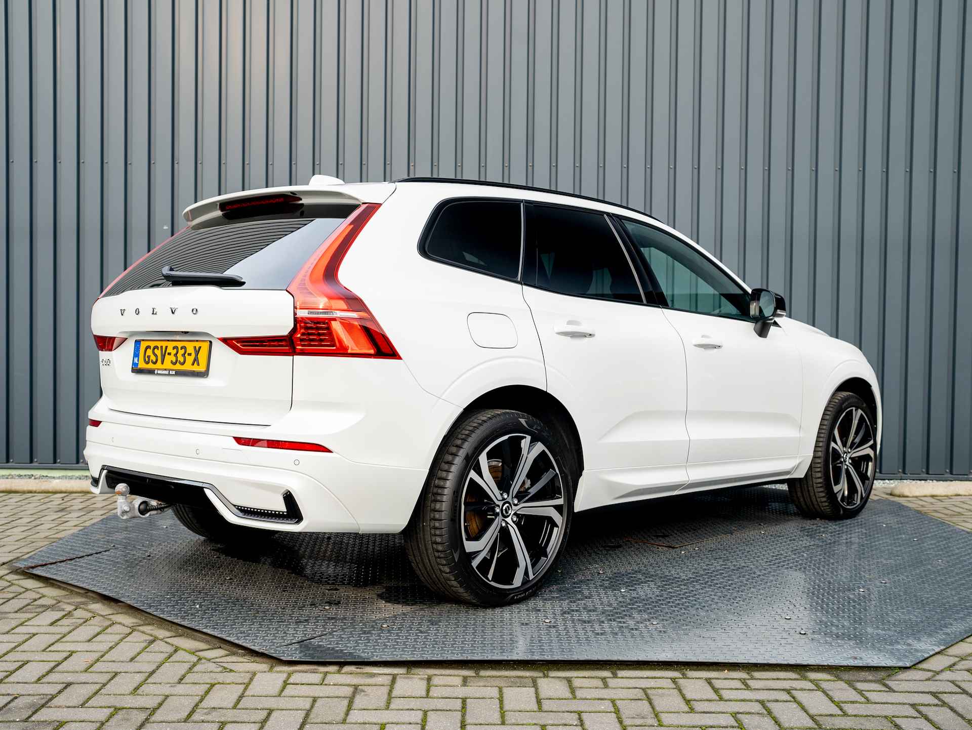 Volvo XC60 2.0 Recharge T6 AWD Plus Dark LongRange | Harman/Kardon | Trekhaak wegkl. | Panodak | HeadUp | Prijs Rijklaar!! - 26/51