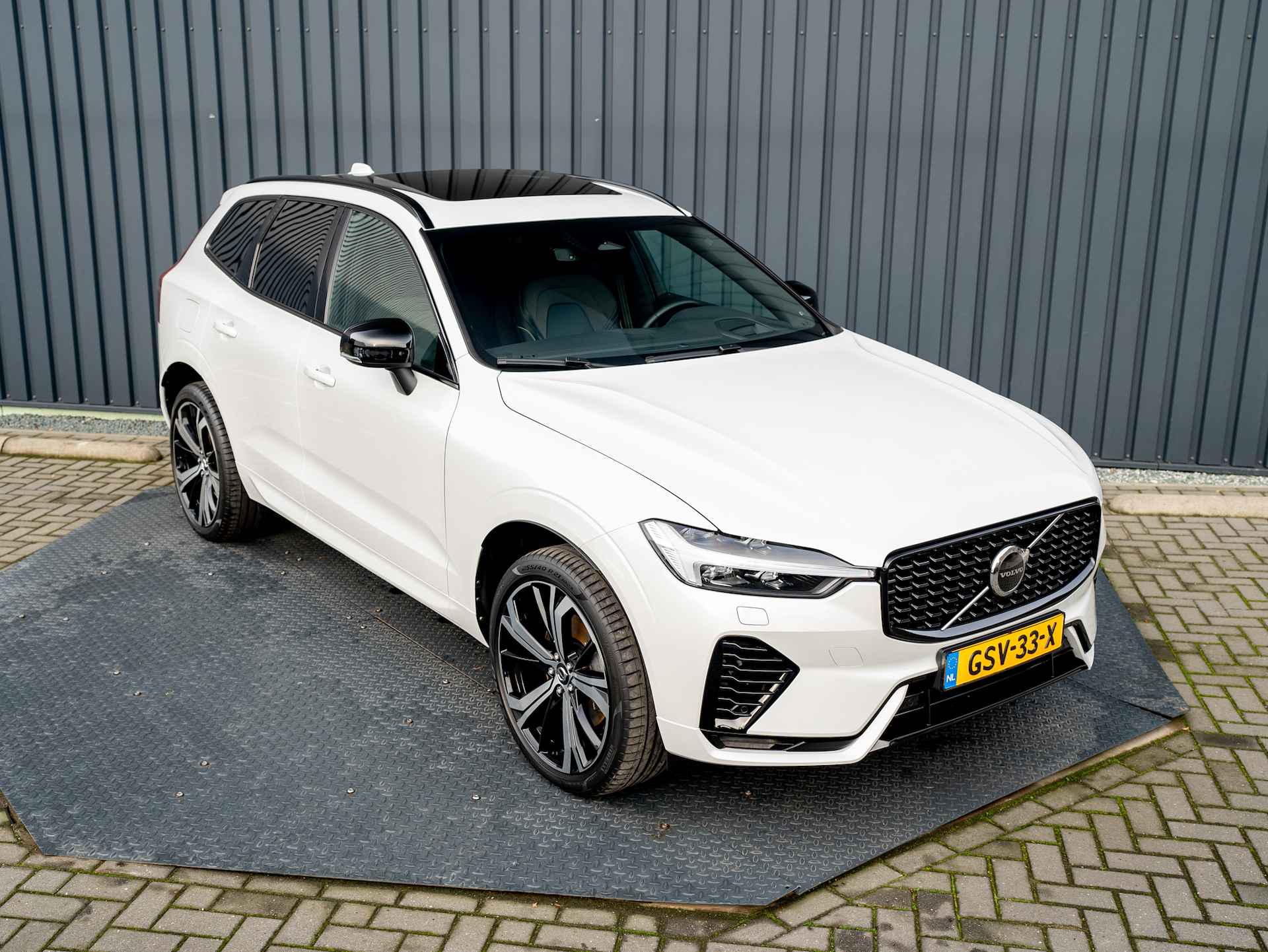 Volvo XC60 2.0 Recharge T6 AWD Plus Dark LongRange | Harman/Kardon | Trekhaak wegkl. | Panodak | HeadUp | Prijs Rijklaar!! - 42/51