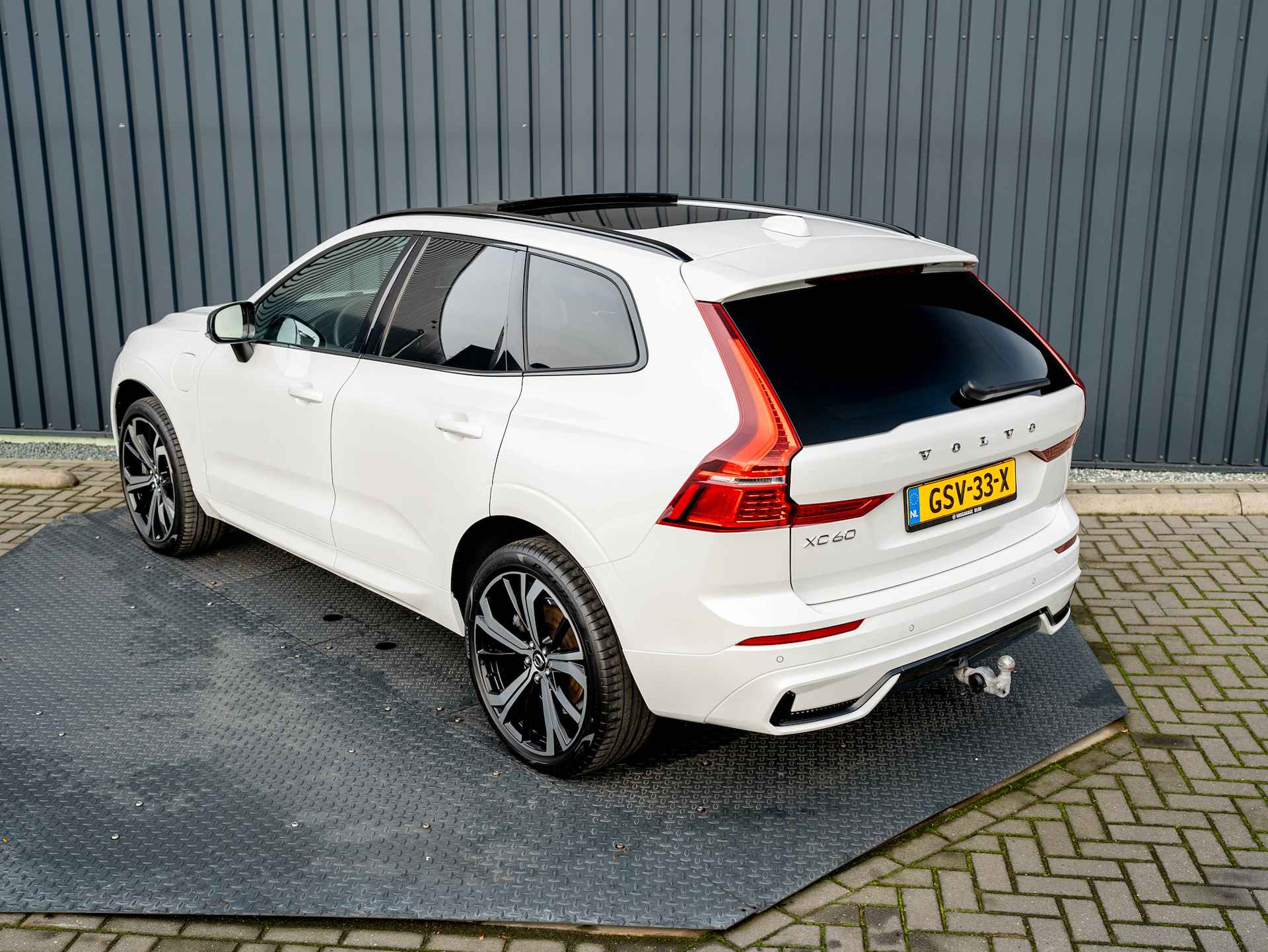 Volvo XC60 2.0 Recharge T6 AWD Plus Dark LongRange | Harman/Kardon | Trekhaak wegkl. | Panodak | HeadUp | Prijs Rijklaar!! - 43/51