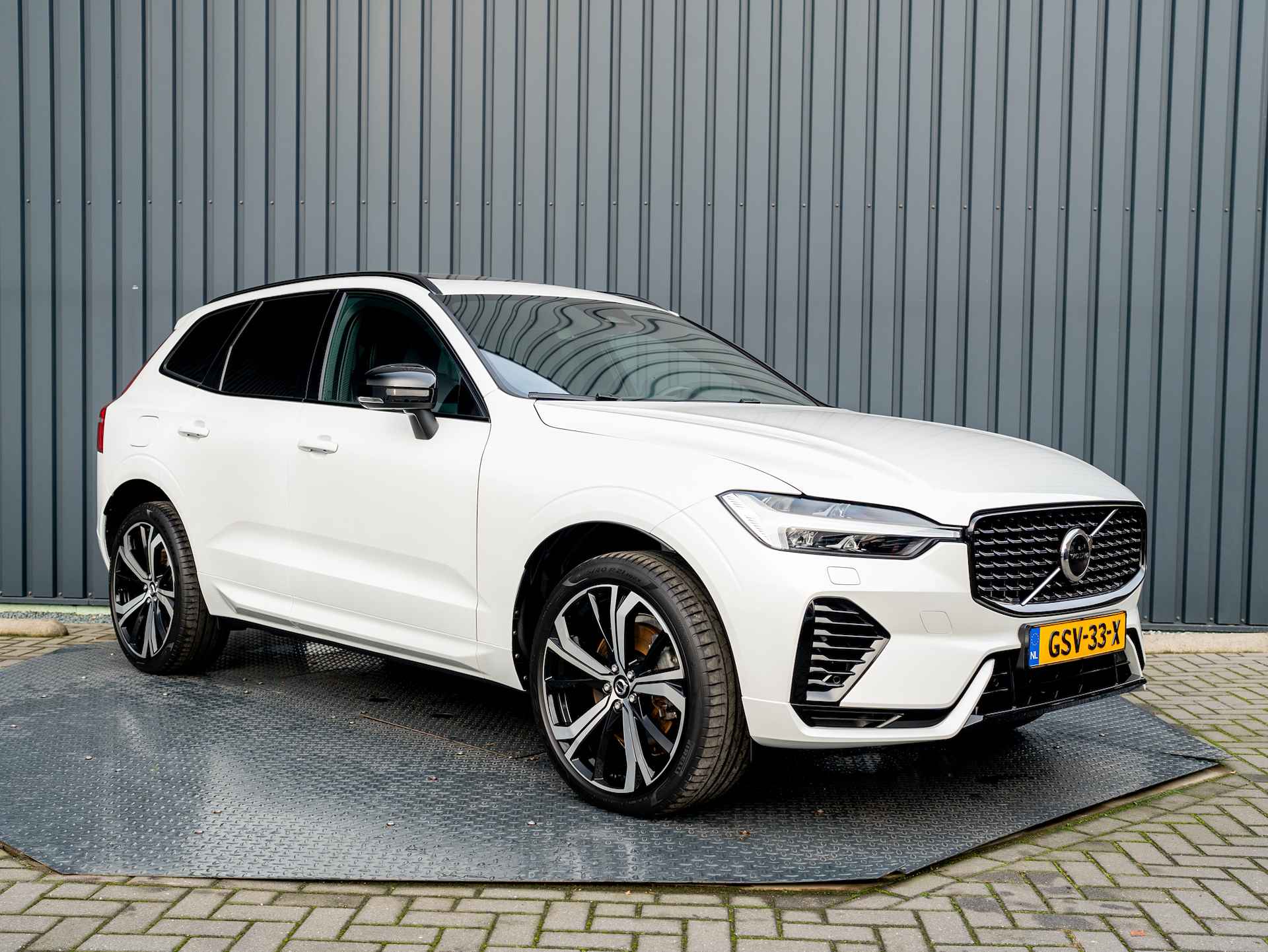 Volvo XC60 2.0 Recharge T6 AWD Plus Dark LongRange | Harman/Kardon | Trekhaak wegkl. | Panodak | HeadUp | Prijs Rijklaar!! - 48/51