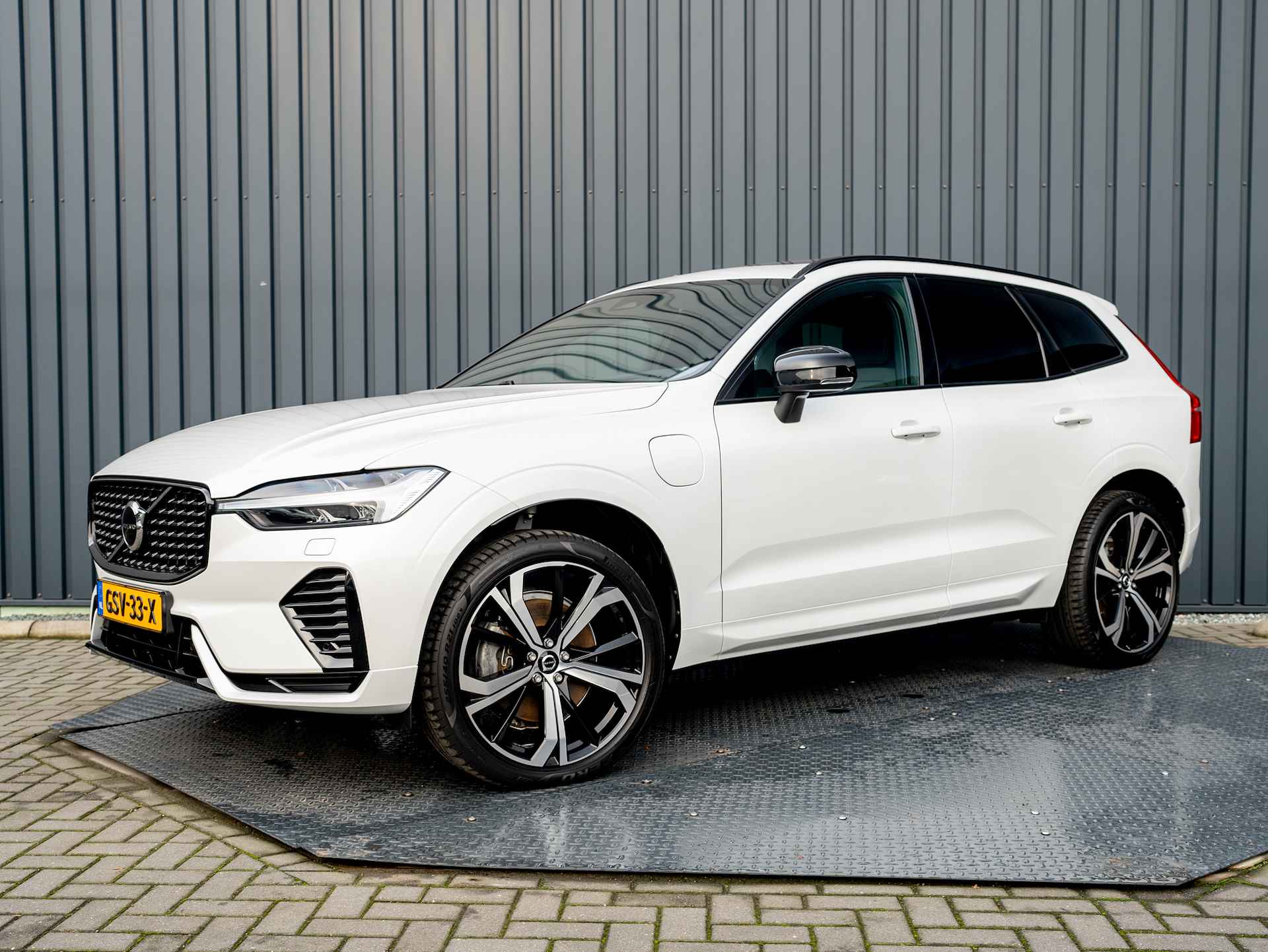 Volvo XC60 2.0 Recharge T6 AWD Plus Dark LongRange | Harman/Kardon | Trekhaak wegkl. | Panodak | HeadUp | Prijs Rijklaar!! - 50/51