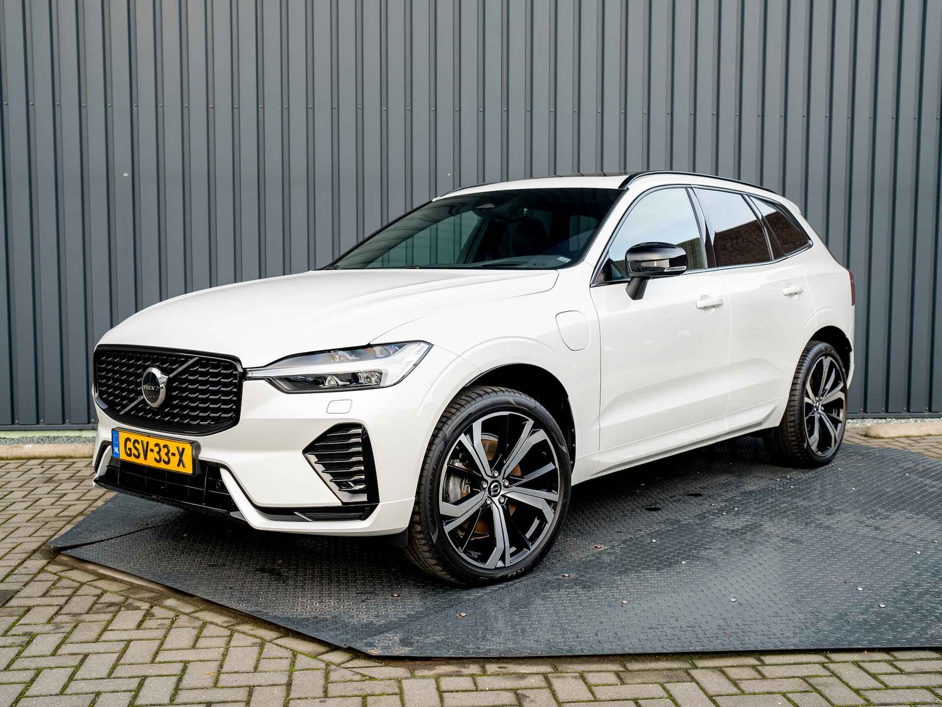 Volvo XC60 2.0 Recharge T6 AWD Plus Dark LongRange | Harman/Kardon | Trekhaak wegkl. | Panodak | HeadUp | Prijs Rijklaar!! - 51/51