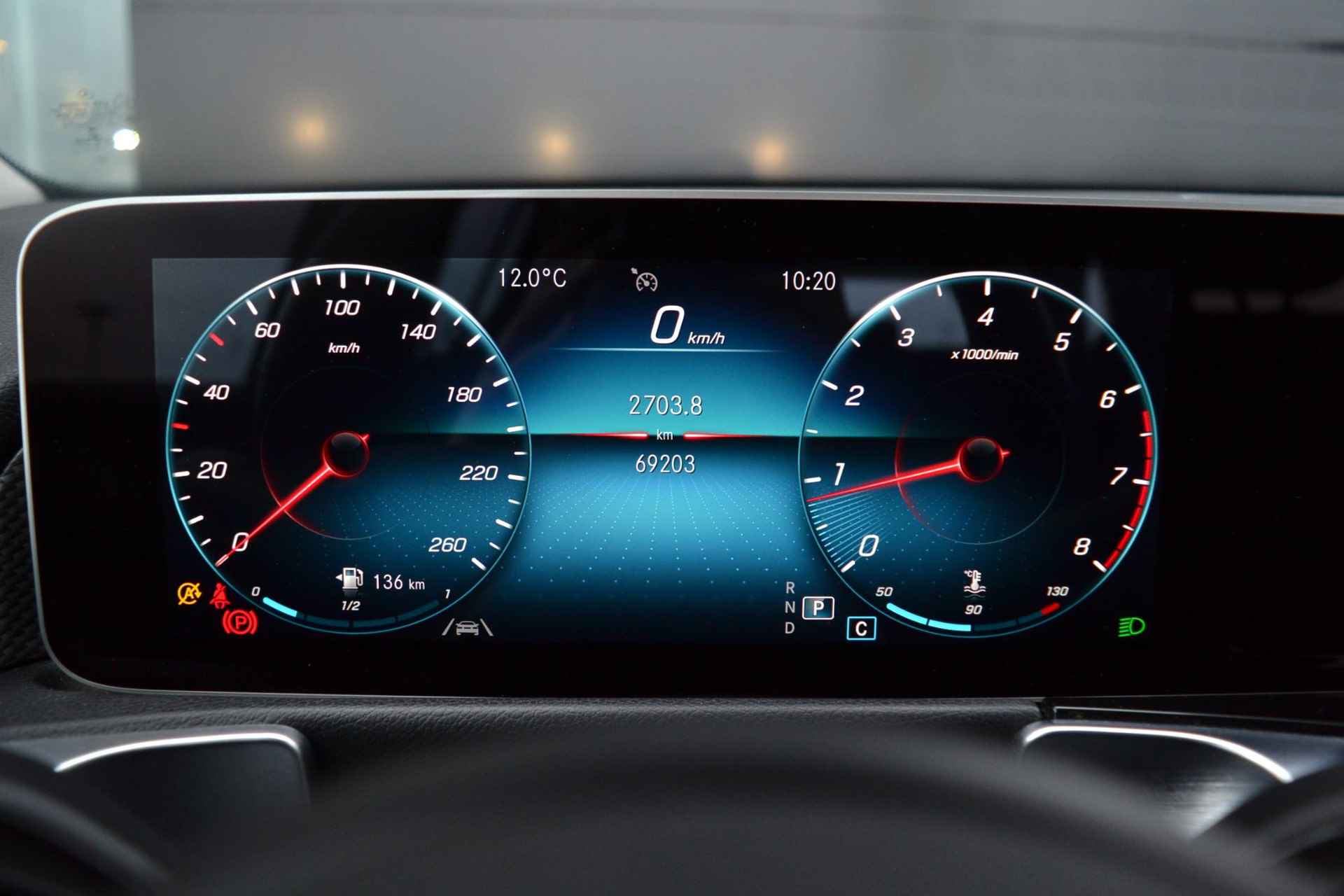 Mercedes-Benz GLB GLB 200 Automaat Business Solution | LED | Afneembare Trekhaak | Parktronic | Stoelverwarming | Spiegelpakket | Camera | Licht en Zichtpakket - 12/27