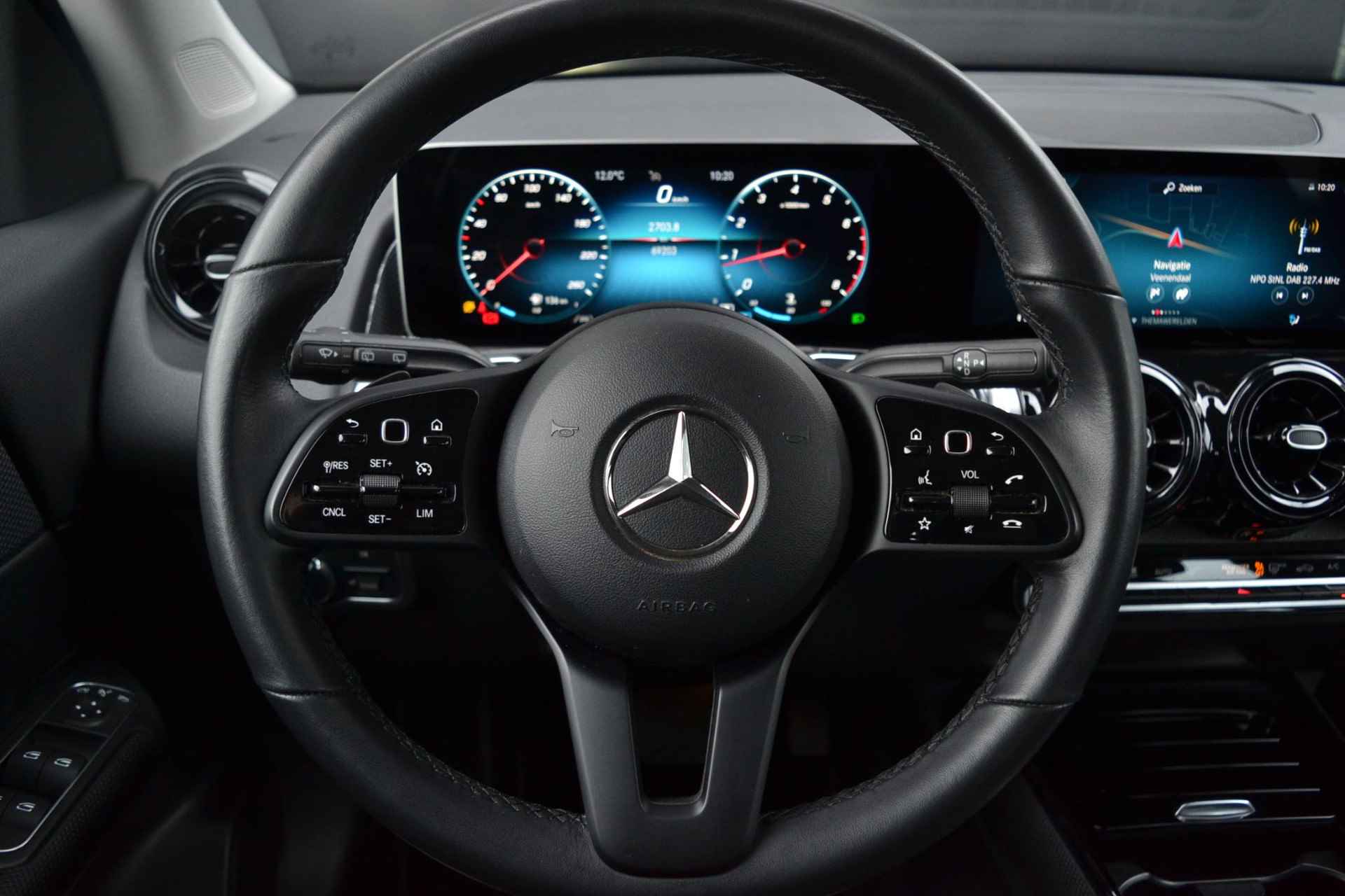 Mercedes-Benz GLB GLB 200 Automaat Business Solution | LED | Afneembare Trekhaak | Parktronic | Stoelverwarming | Spiegelpakket | Camera | Licht en Zichtpakket - 13/27