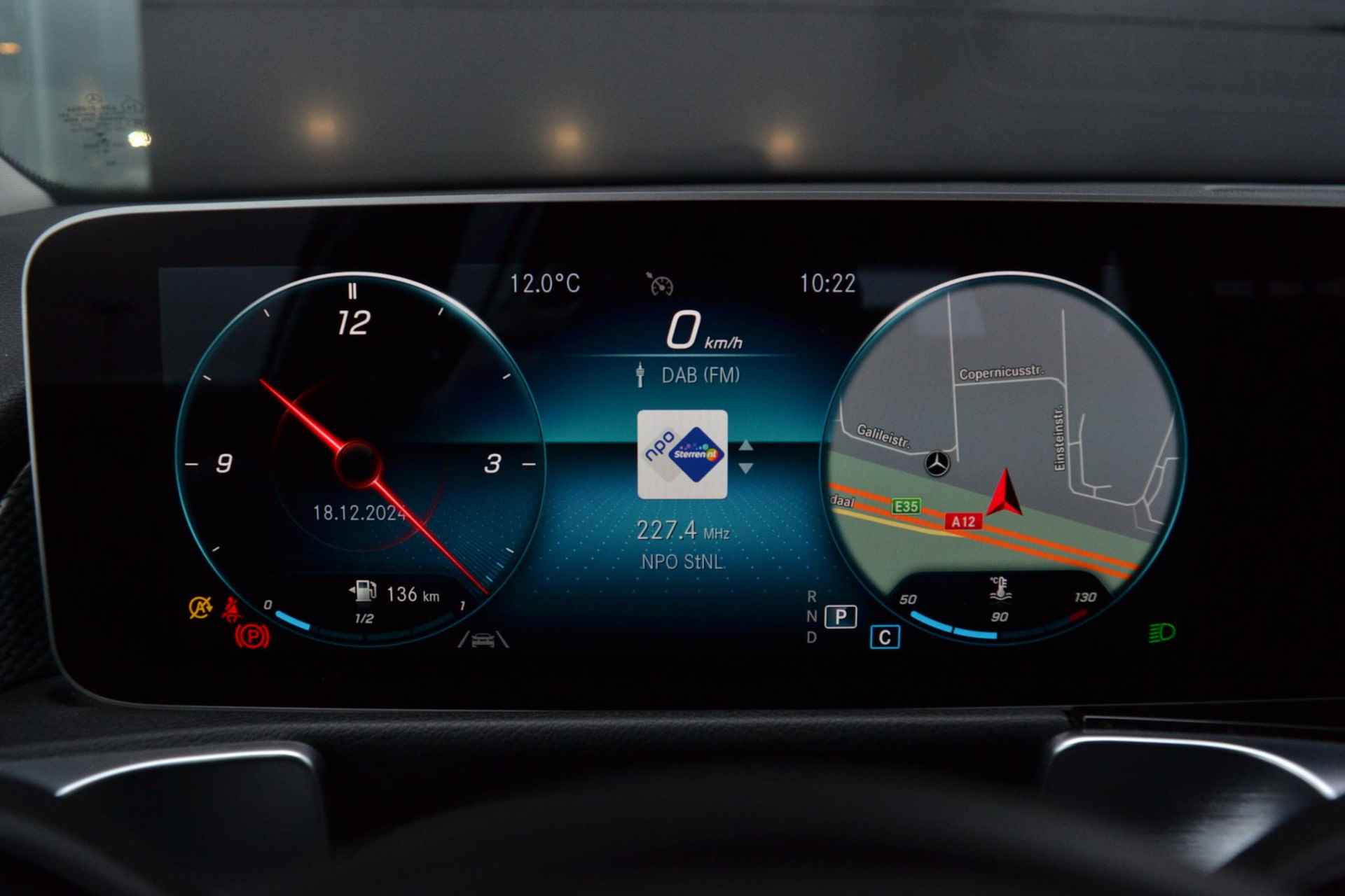 Mercedes-Benz GLB GLB 200 Automaat Business Solution | LED | Afneembare Trekhaak | Parktronic | Stoelverwarming | Spiegelpakket | Camera | Licht en Zichtpakket - 21/27