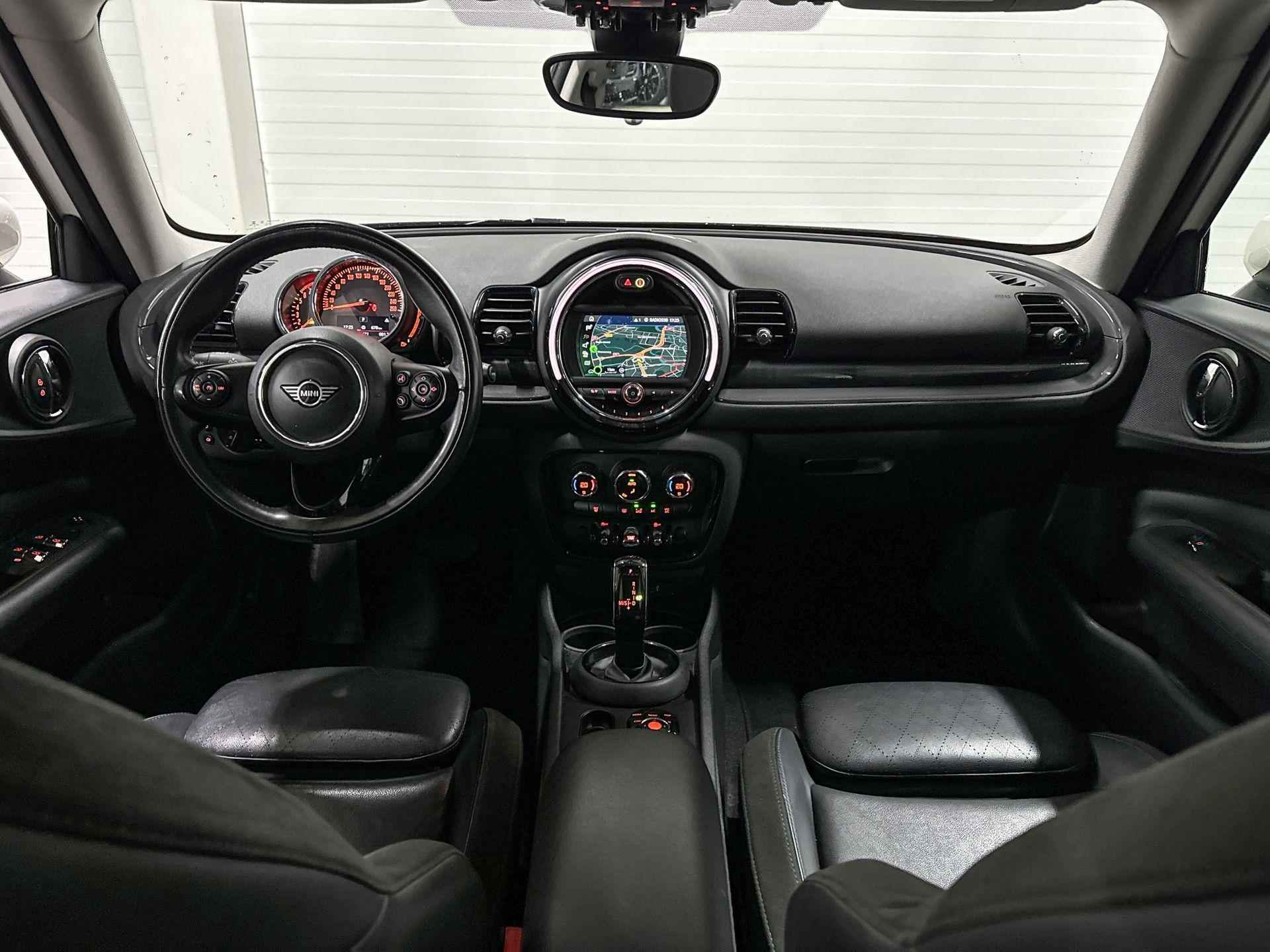 MINI Clubman Cooper Business Edition | Apple CarPlay | Navigatiesysteem | Park Distance Control - 15/19