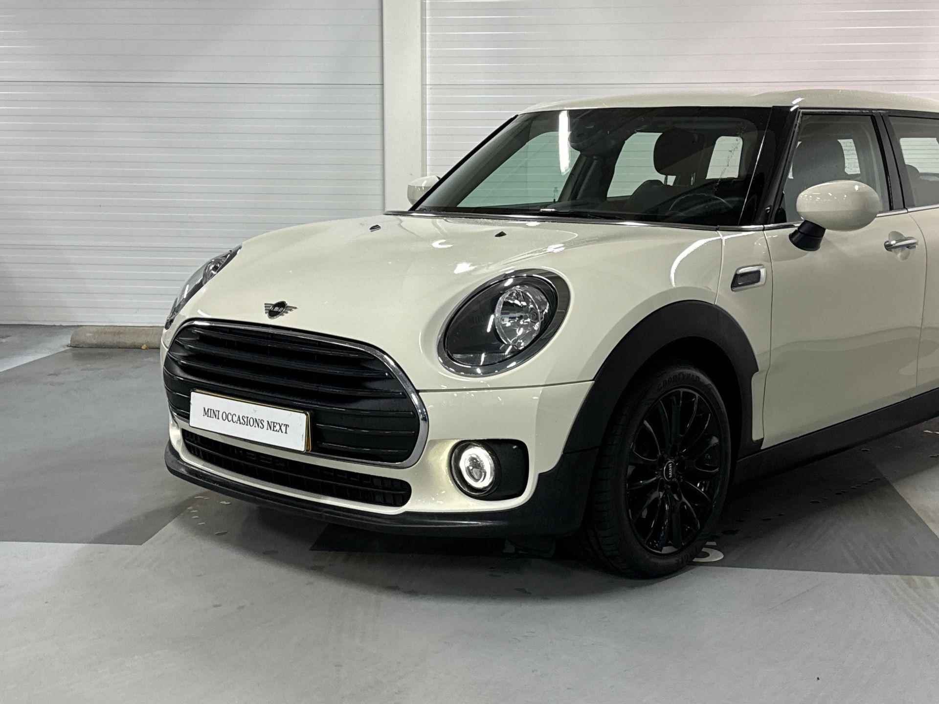 MINI Clubman Cooper Business Edition | Apple CarPlay | Navigatiesysteem | Park Distance Control - 18/19