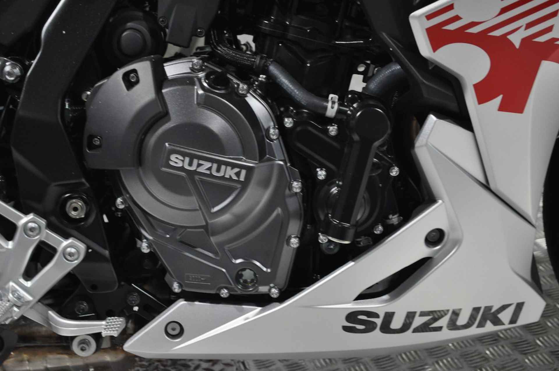 SUZUKI Gsx-8r ACTIE - 6/20