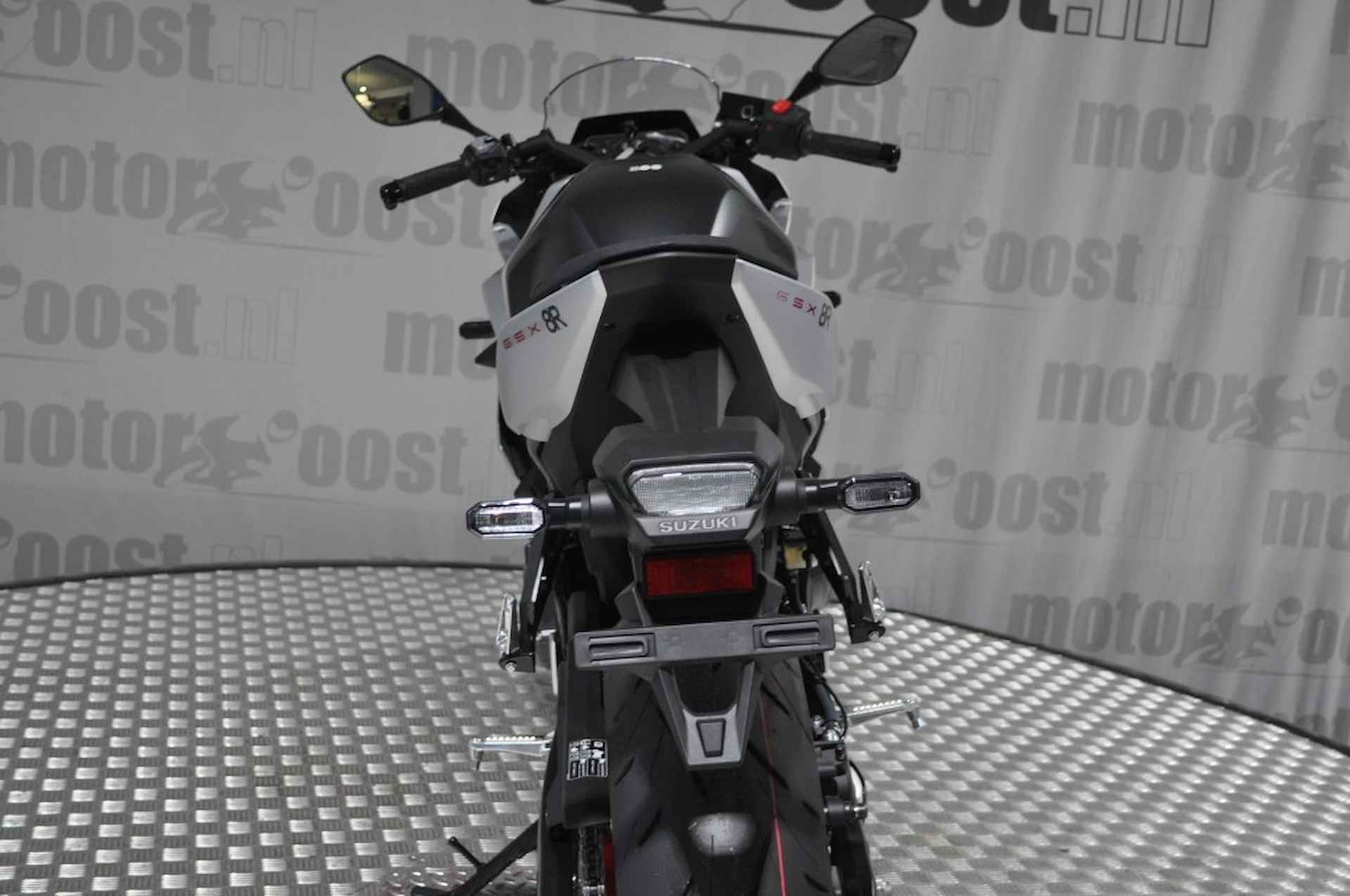 SUZUKI Gsx-8r ACTIE - 16/20