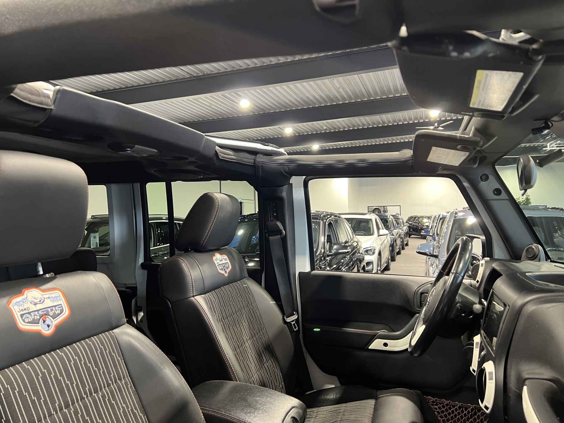 Jeep Wrangler Unlimited 3.6 Arctic Trekhaak | Airco Clima | Verwarmde stoelen | Sensoren - 38/45