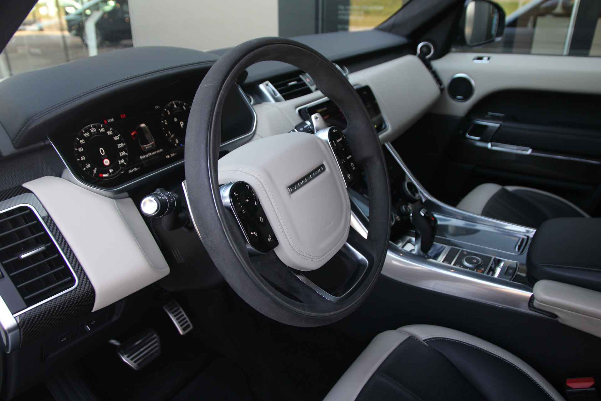 Land Rover Range Rover Sport 3.0 P400 MHEV HST Carbon Interieur en Exterieur - 19/43