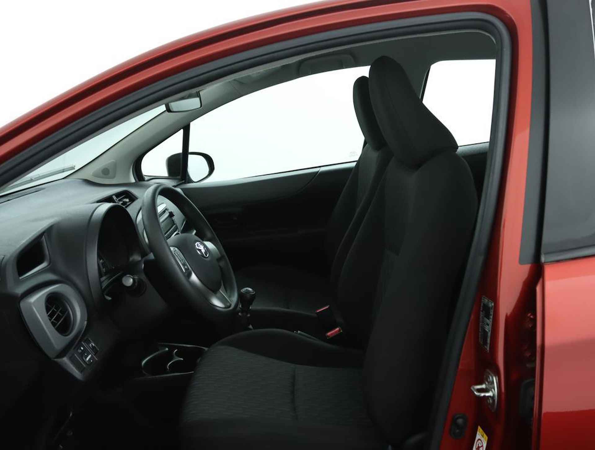 Toyota Yaris 1.3 VVT-i Comfort | Airco | Trekhaak | Elektrische ramen | Radio/ CD speler | - 16/42