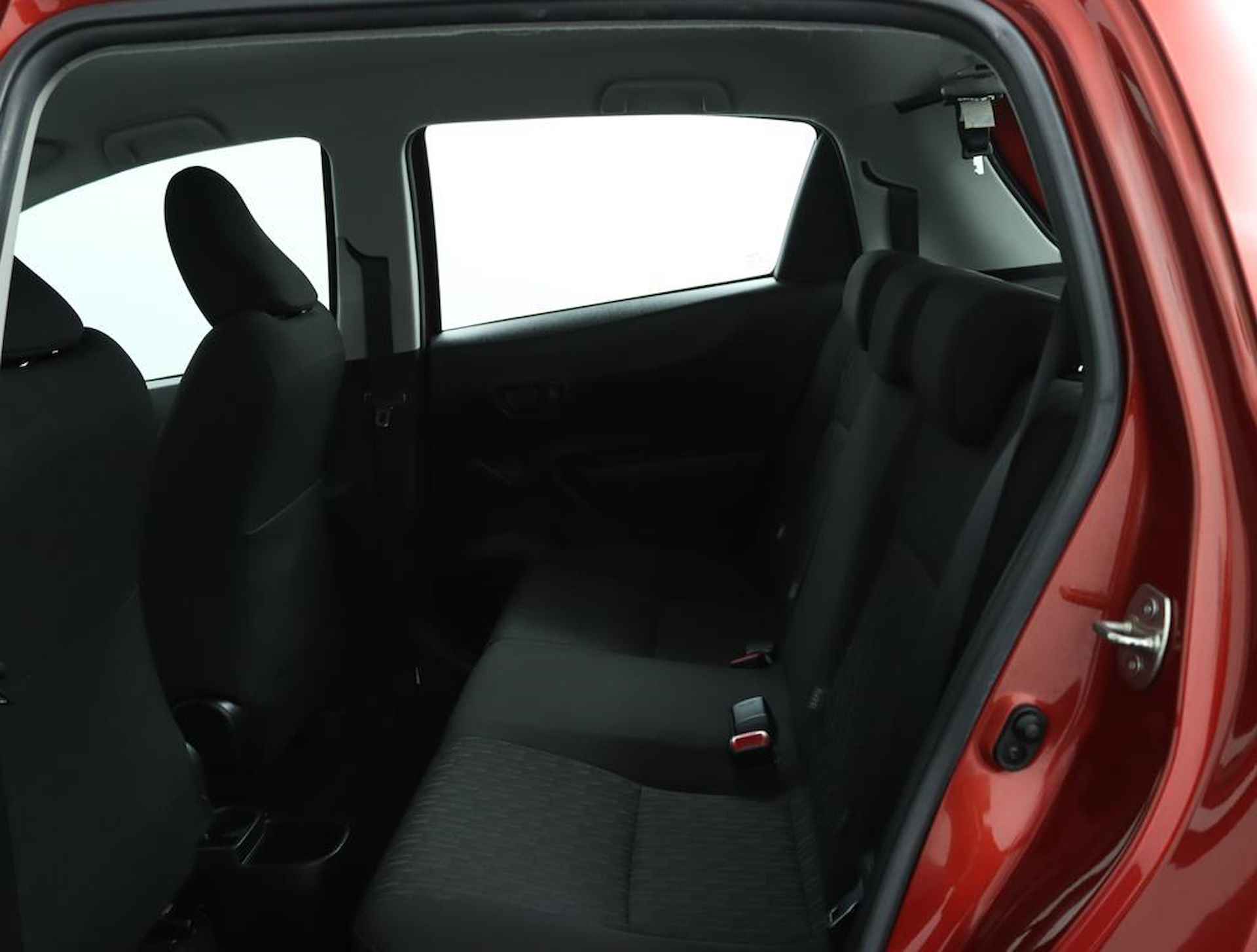 Toyota Yaris 1.3 VVT-i Comfort | Airco | Trekhaak | Elektrische ramen | Radio/ CD speler | - 17/42