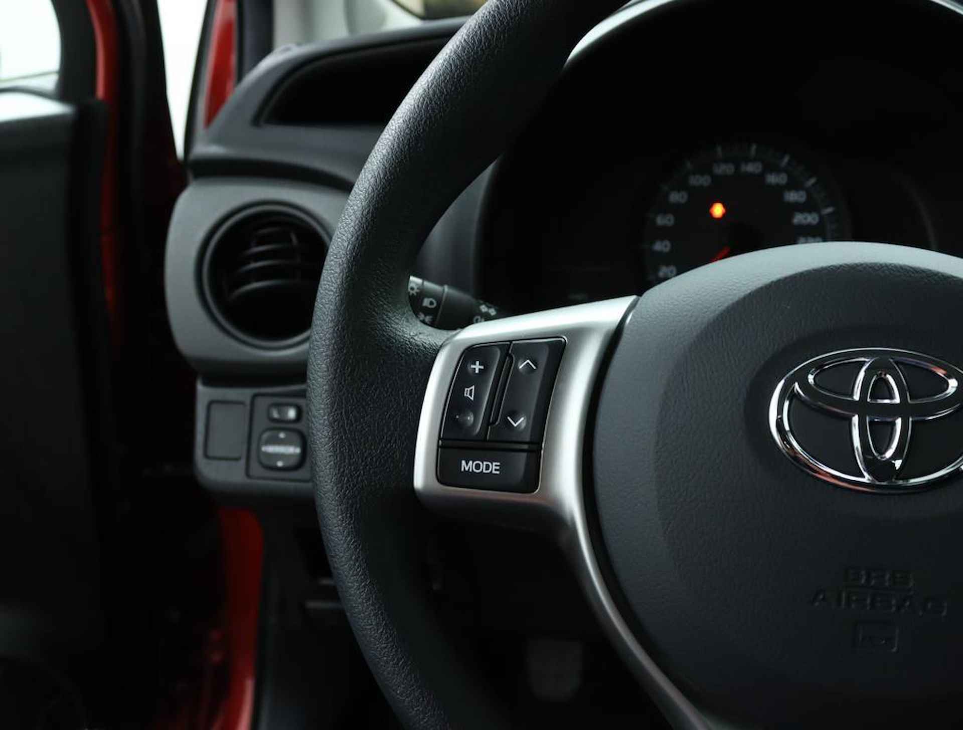 Toyota Yaris 1.3 VVT-i Comfort | Airco | Trekhaak | Elektrische ramen | Radio/ CD speler | - 18/42