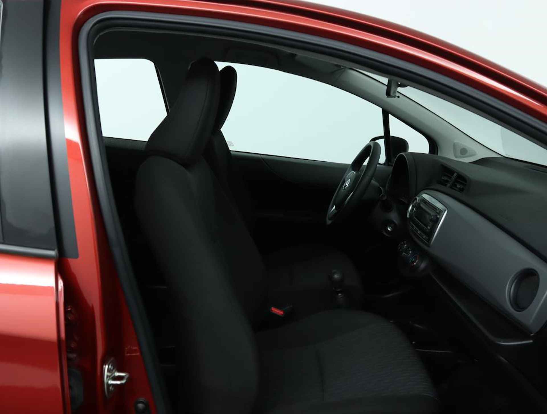 Toyota Yaris 1.3 VVT-i Comfort | Airco | Trekhaak | Elektrische ramen | Radio/ CD speler | - 21/42