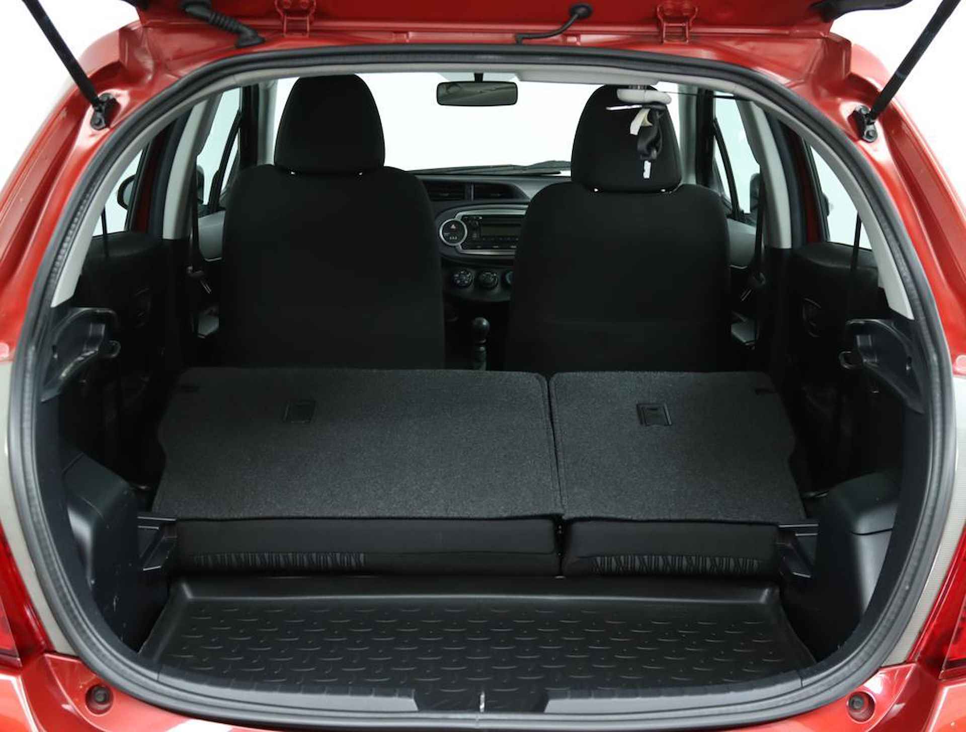Toyota Yaris 1.3 VVT-i Comfort | Airco | Trekhaak | Elektrische ramen | Radio/ CD speler | - 24/42
