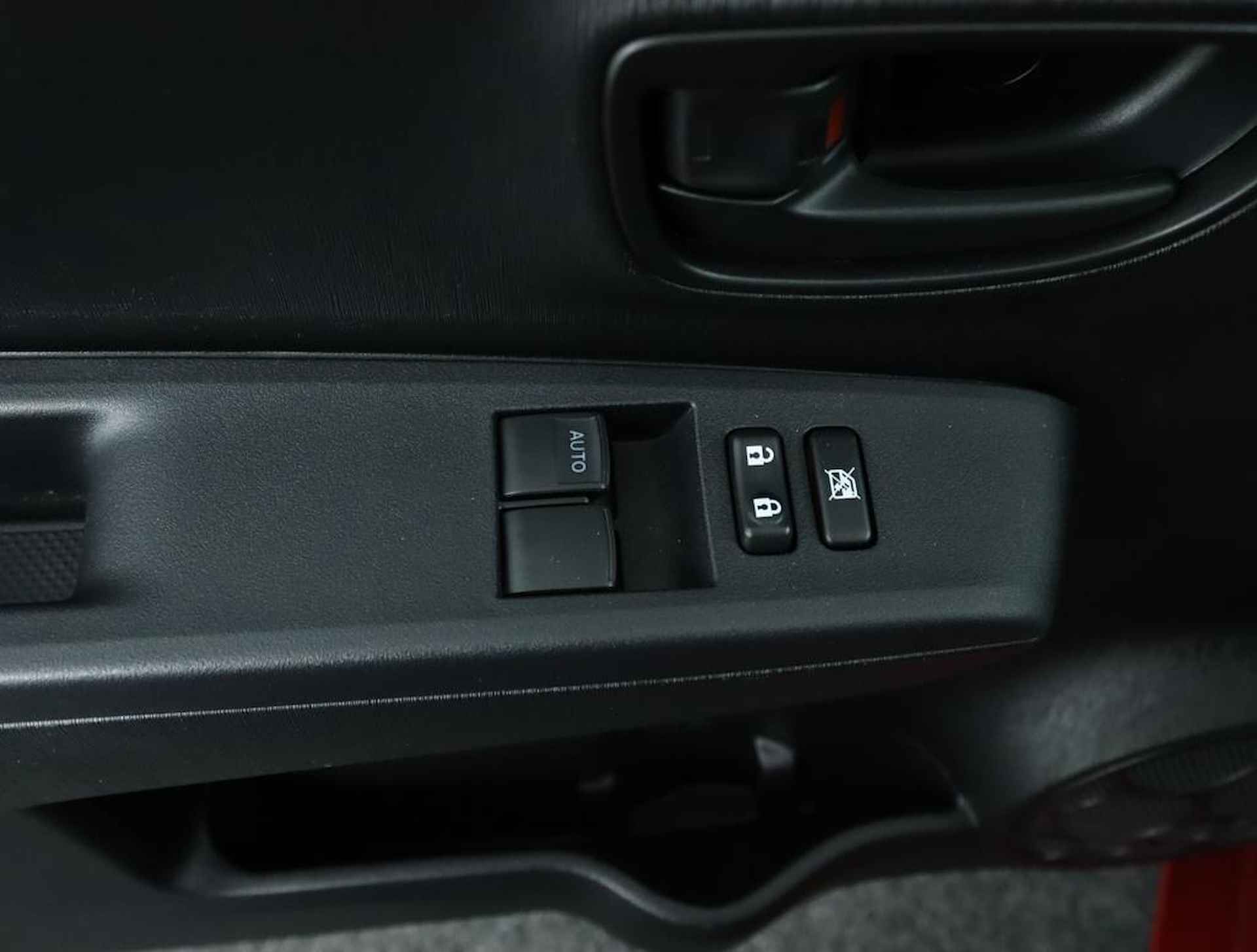 Toyota Yaris 1.3 VVT-i Comfort | Airco | Trekhaak | Elektrische ramen | Radio/ CD speler | - 26/42