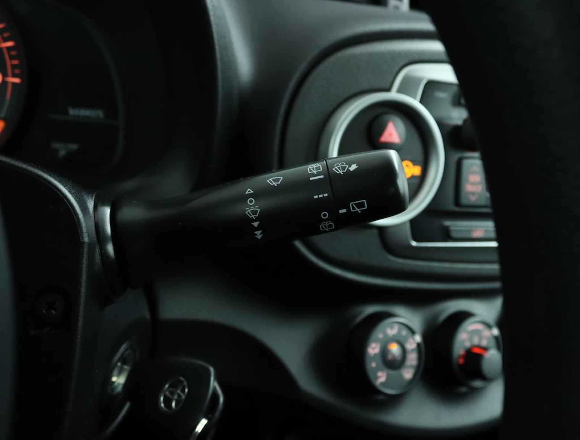 Toyota Yaris 1.3 VVT-i Comfort | Airco | Trekhaak | Elektrische ramen | Radio/ CD speler | - 29/42